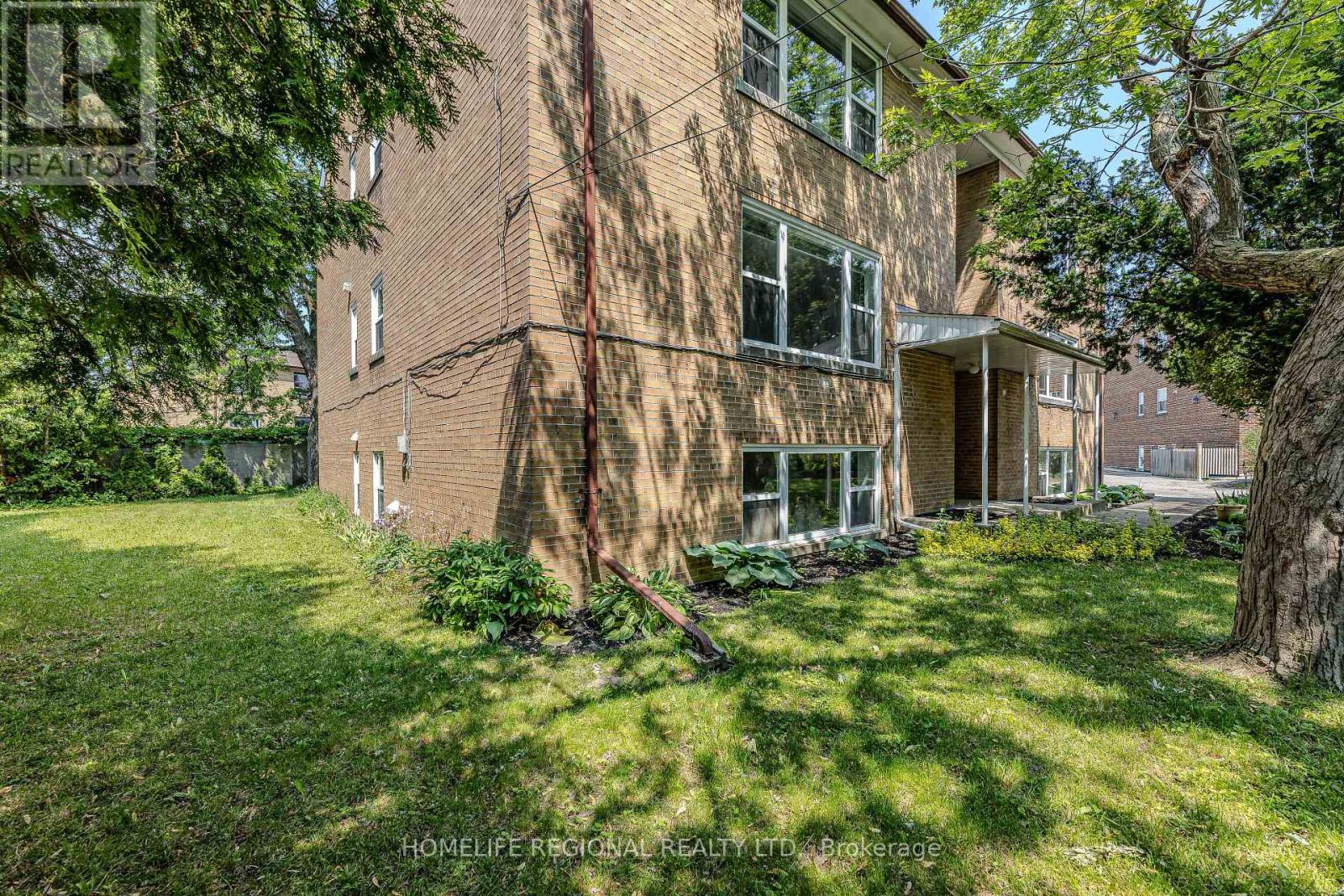 50 Cuffley Crescent N, Toronto (Downsview-Roding-Cfb), Ontario  M3K 1Y2 - Photo 4 - W12212320
