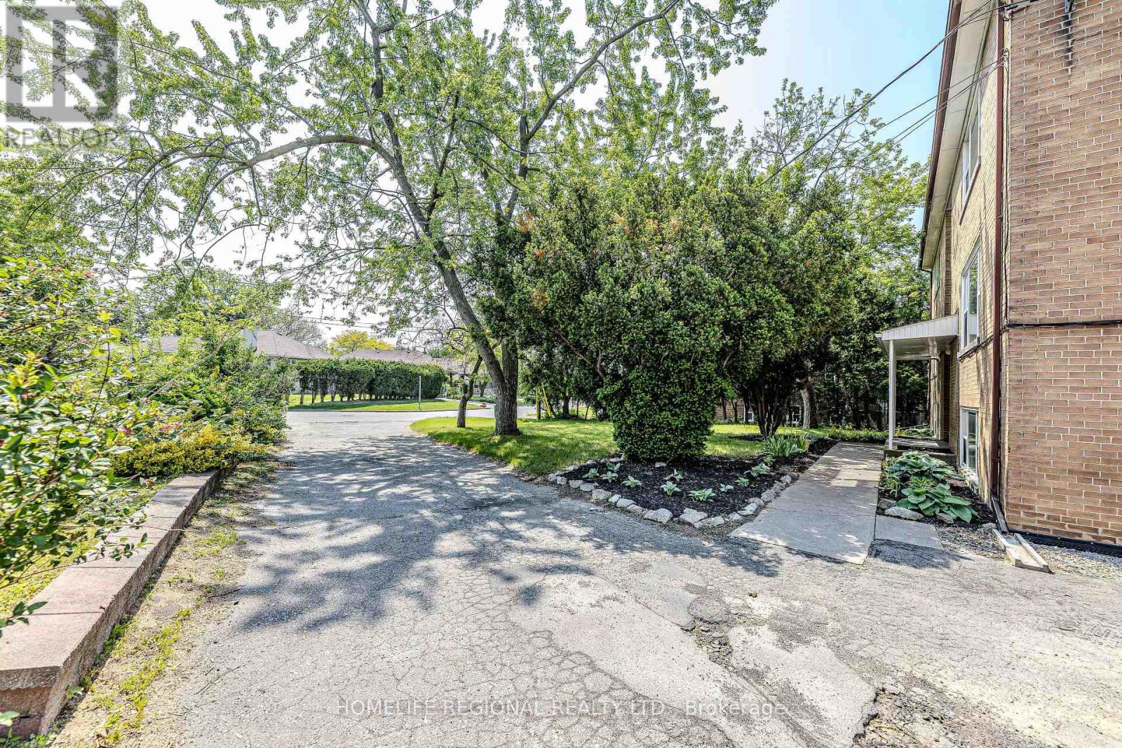 50 Cuffley Crescent N, Toronto (Downsview-Roding-Cfb), Ontario  M3K 1Y2 - Photo 9 - W12212320