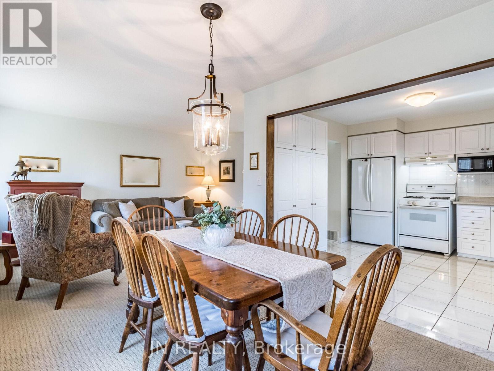 27 Finchley Crescent, Brampton (Southgate), Ontario  L6T 3P5 - Photo 10 - W12212325