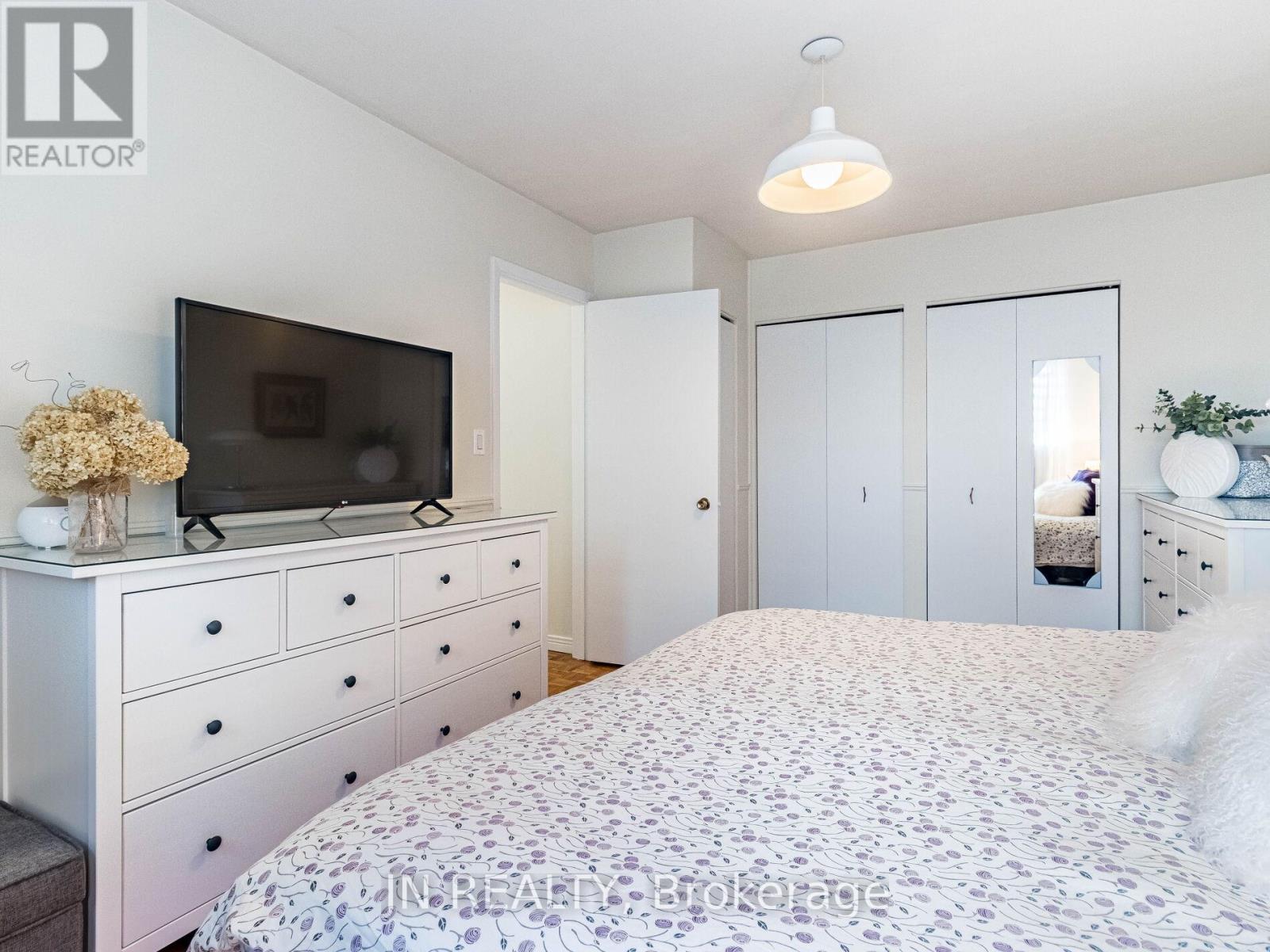 27 Finchley Crescent, Brampton (Southgate), Ontario  L6T 3P5 - Photo 15 - W12212325