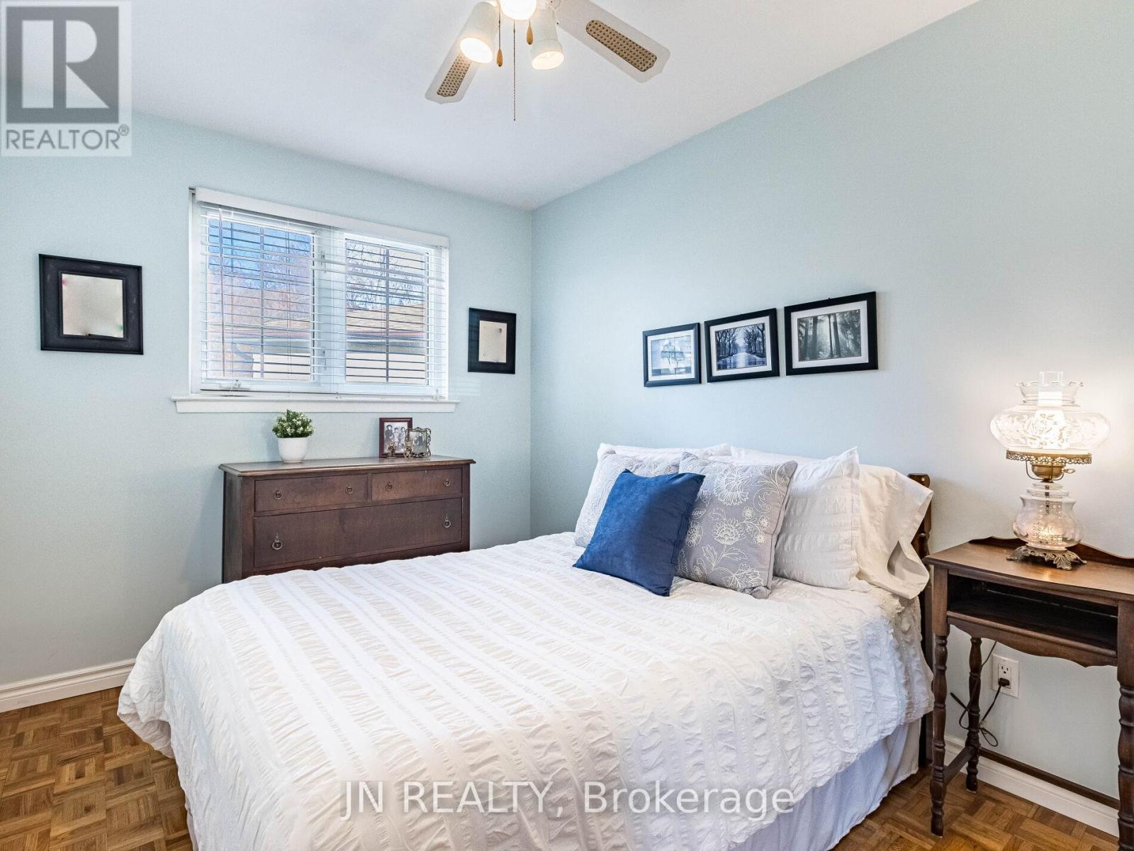 27 Finchley Crescent, Brampton (Southgate), Ontario  L6T 3P5 - Photo 16 - W12212325
