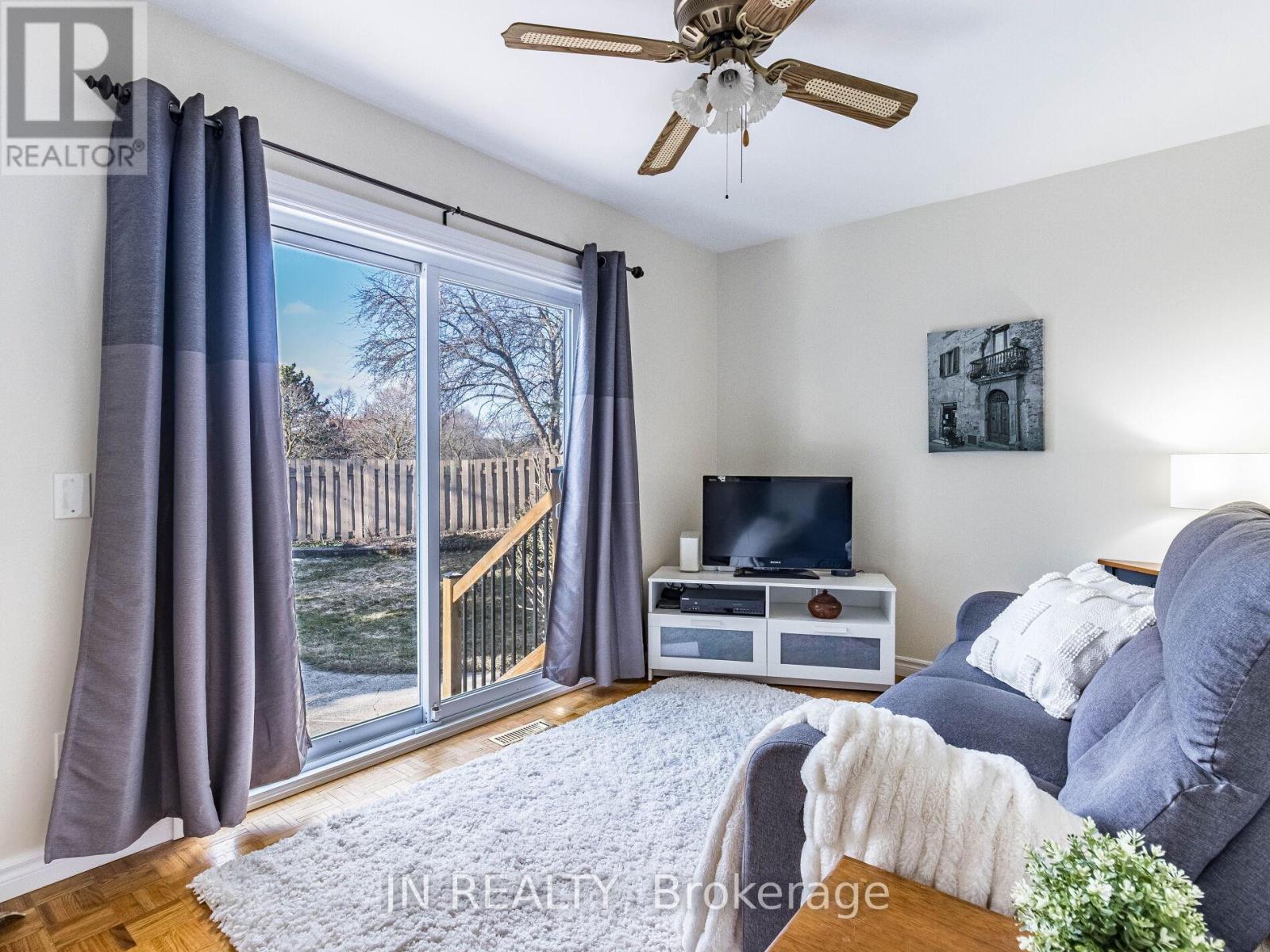 27 Finchley Crescent, Brampton (Southgate), Ontario  L6T 3P5 - Photo 18 - W12212325