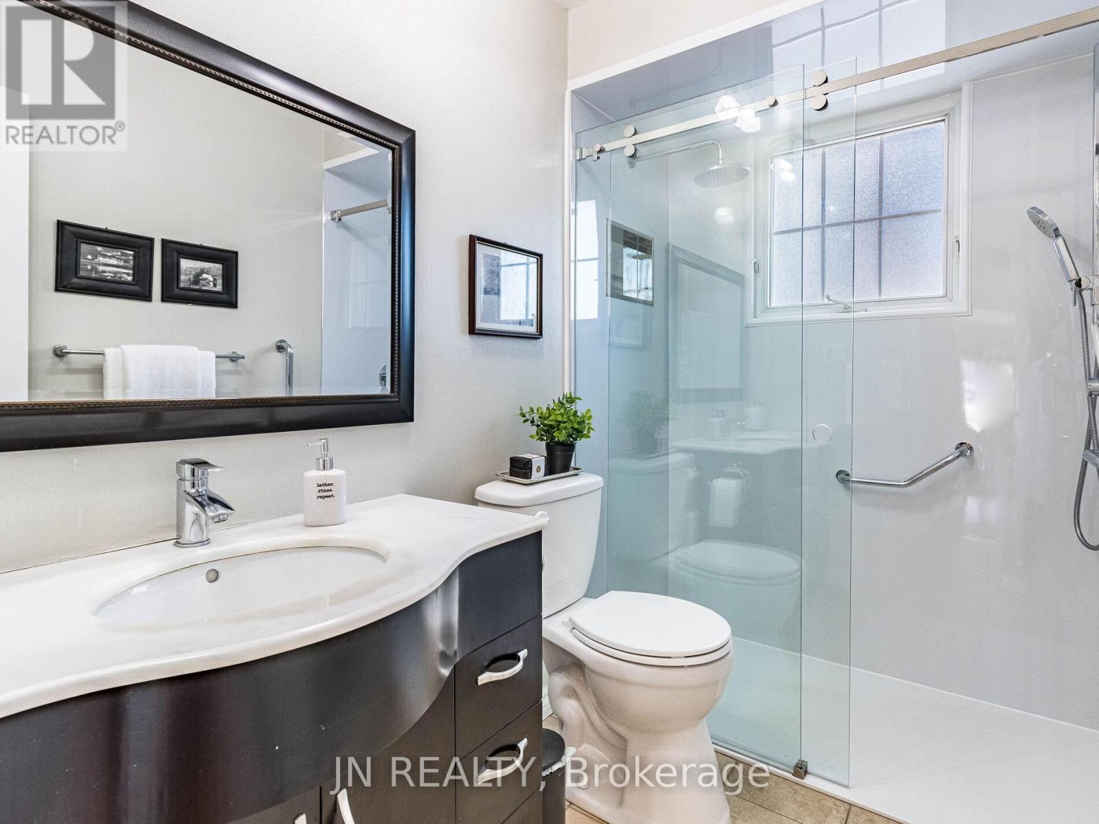 27 Finchley Crescent, Brampton (Southgate), Ontario  L6T 3P5 - Photo 19 - W12212325