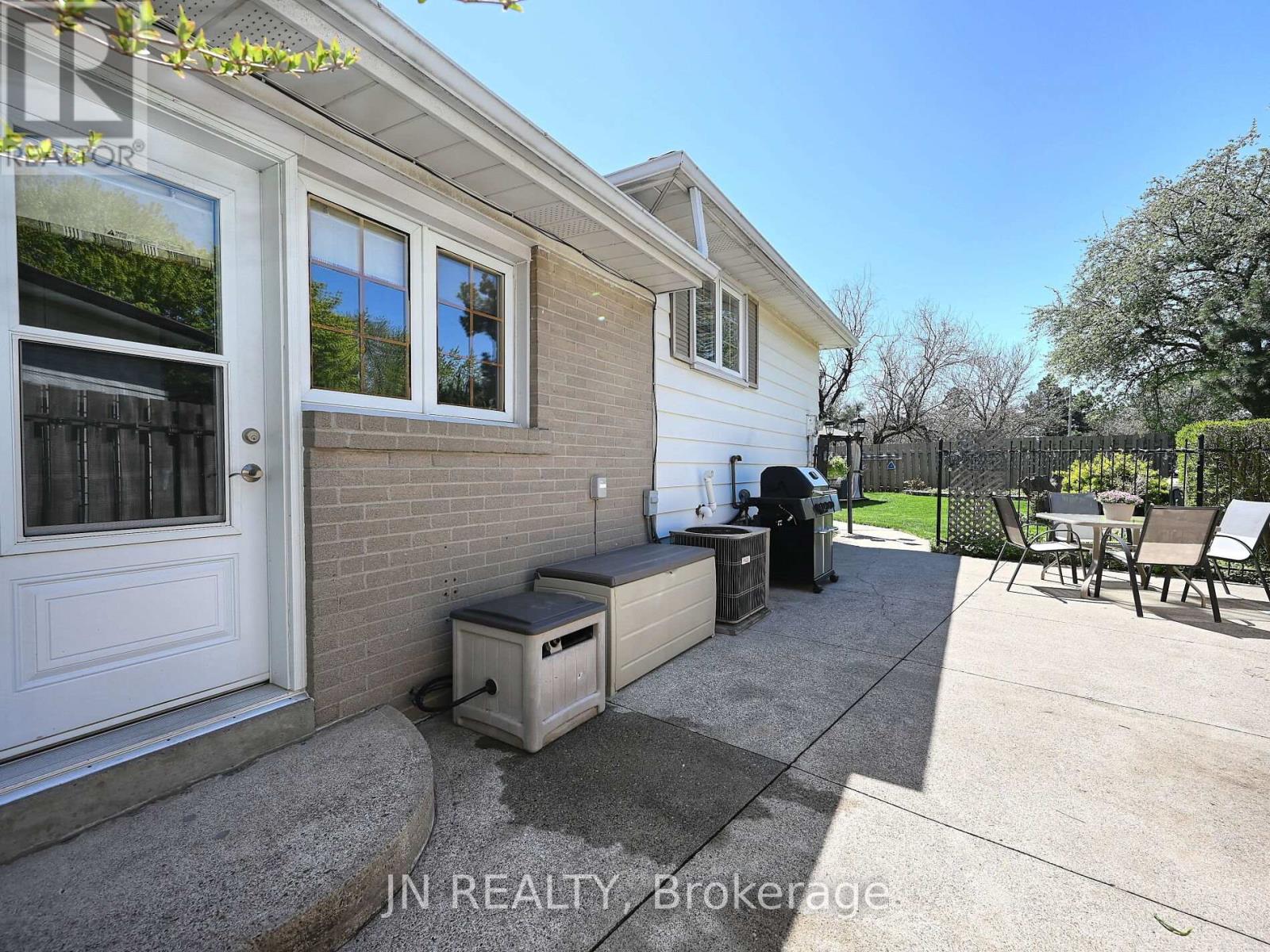 27 Finchley Crescent, Brampton (Southgate), Ontario  L6T 3P5 - Photo 30 - W12212325