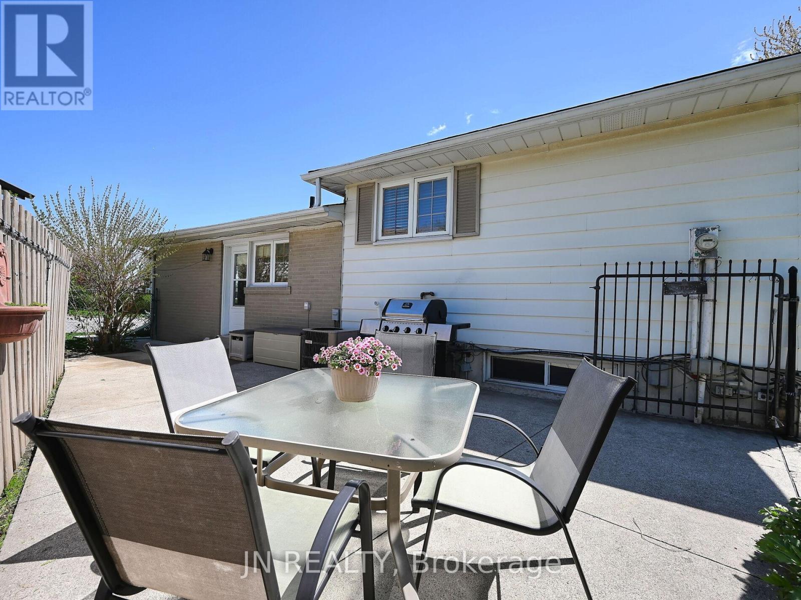 27 Finchley Crescent, Brampton (Southgate), Ontario  L6T 3P5 - Photo 34 - W12212325