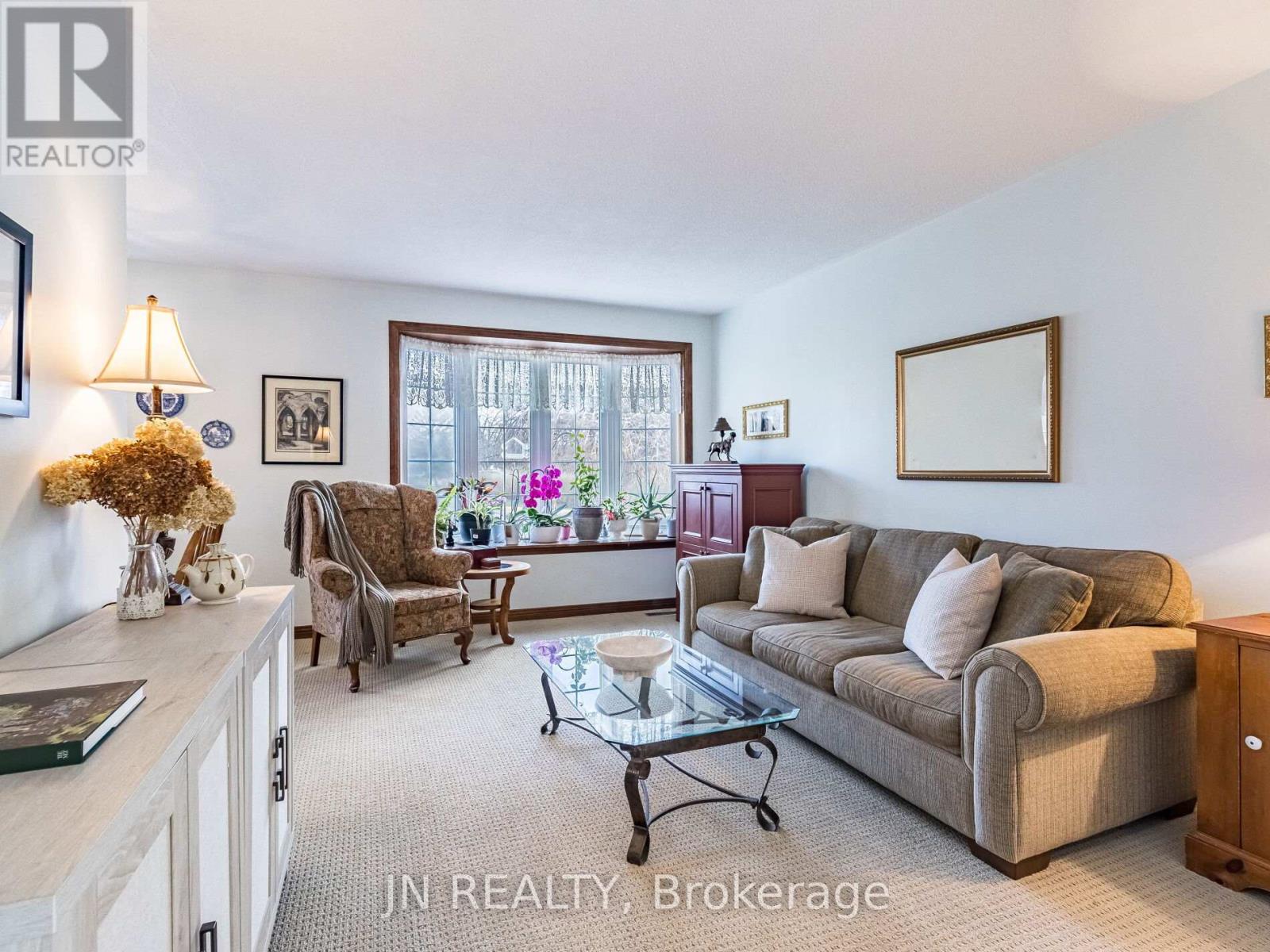 27 Finchley Crescent, Brampton (Southgate), Ontario  L6T 3P5 - Photo 6 - W12212325