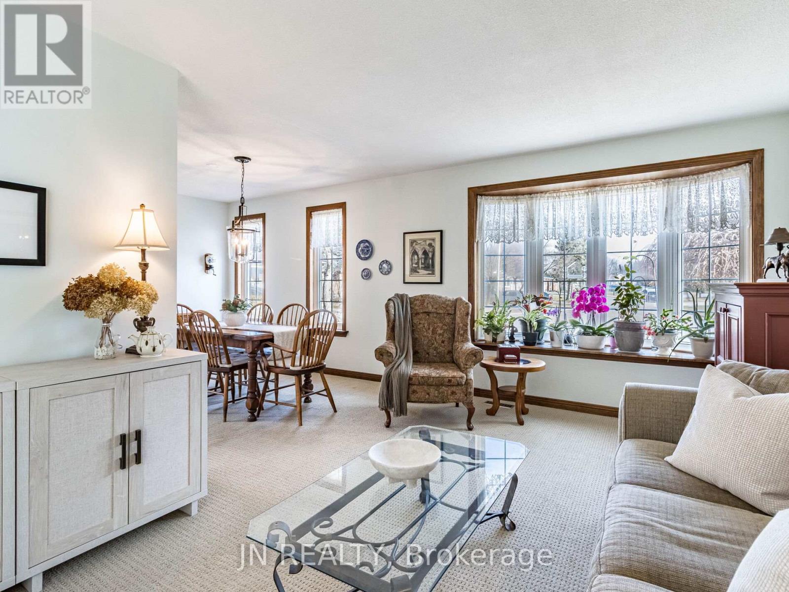 27 Finchley Crescent, Brampton (Southgate), Ontario  L6T 3P5 - Photo 7 - W12212325