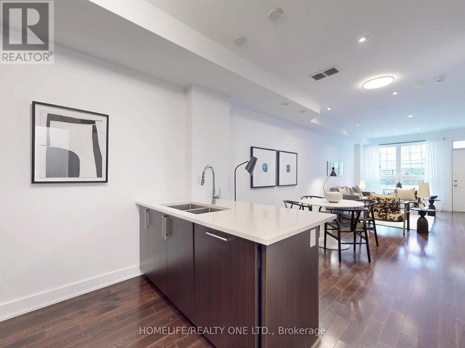 Th 52 - 220 Brandon Avenue, Toronto (Dovercourt-Wallace Emerson-Junction), Ontario  M6H 0C5 - Photo 12 - W12212326