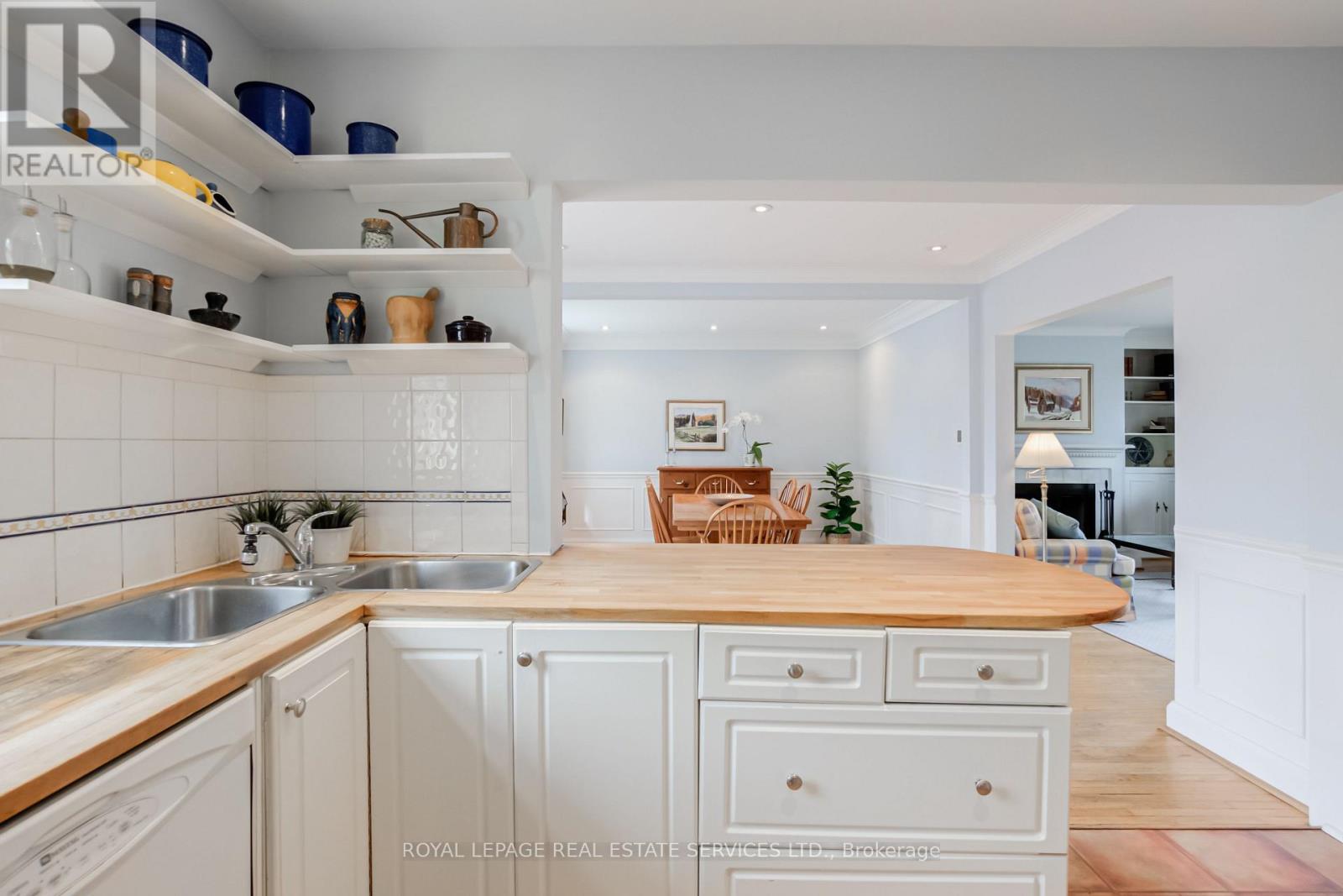 43 Bethnal Avenue, Toronto (Stonegate-Queensway), Ontario  M8Y 1Y8 - Photo 7 - W12212335