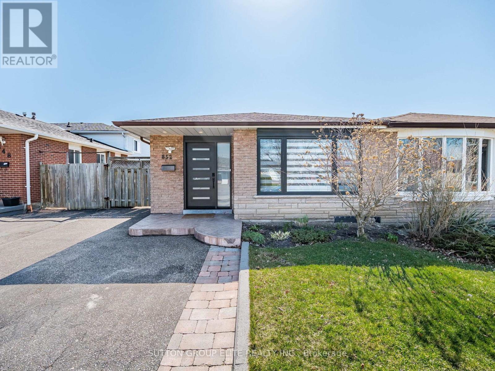 852 CONSORT CRESCENT, Mississauga, Ontario