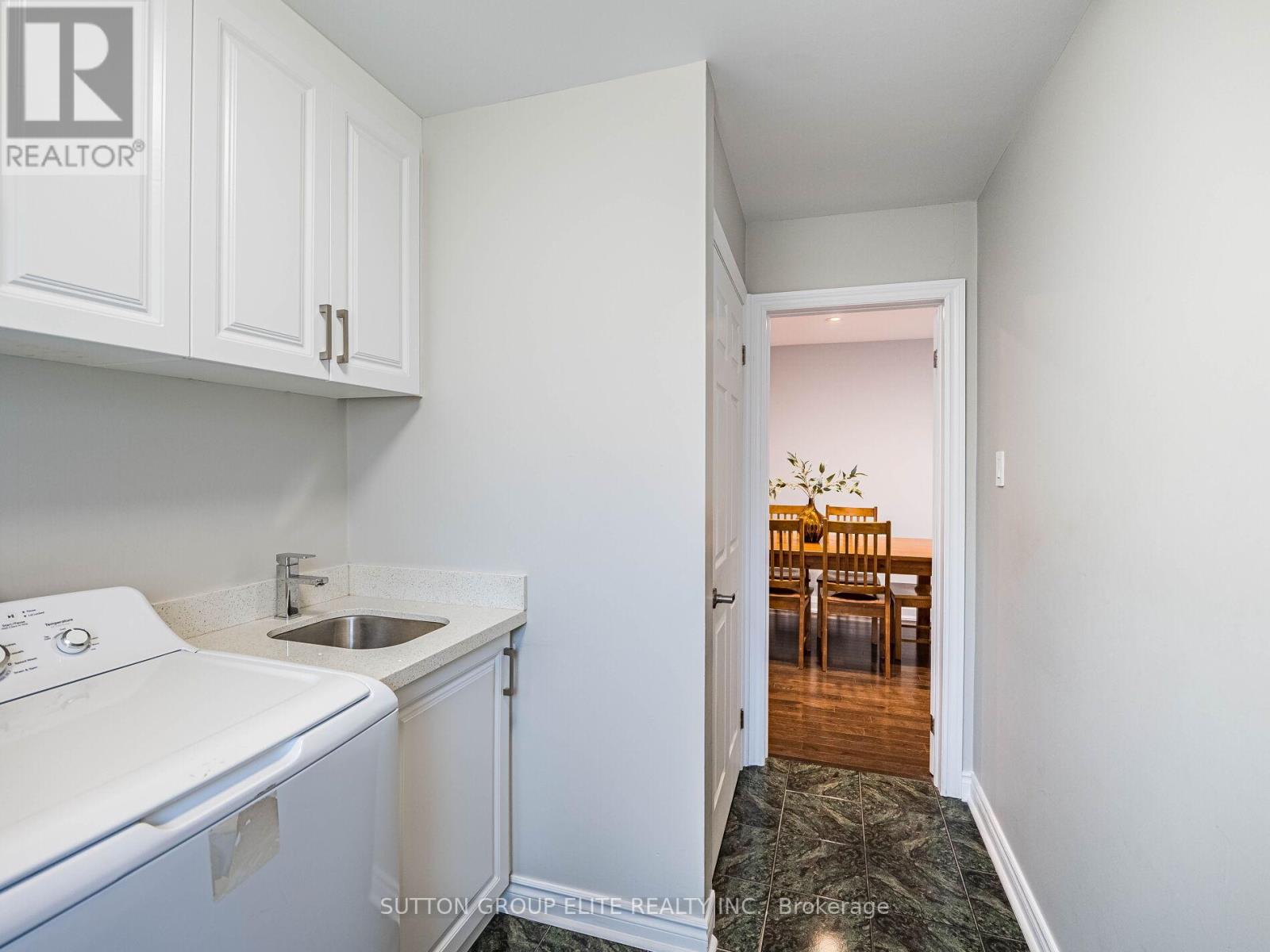 852 Consort Crescent, Mississauga, Ontario  L5C 1J9 - Photo 13 - W12212339