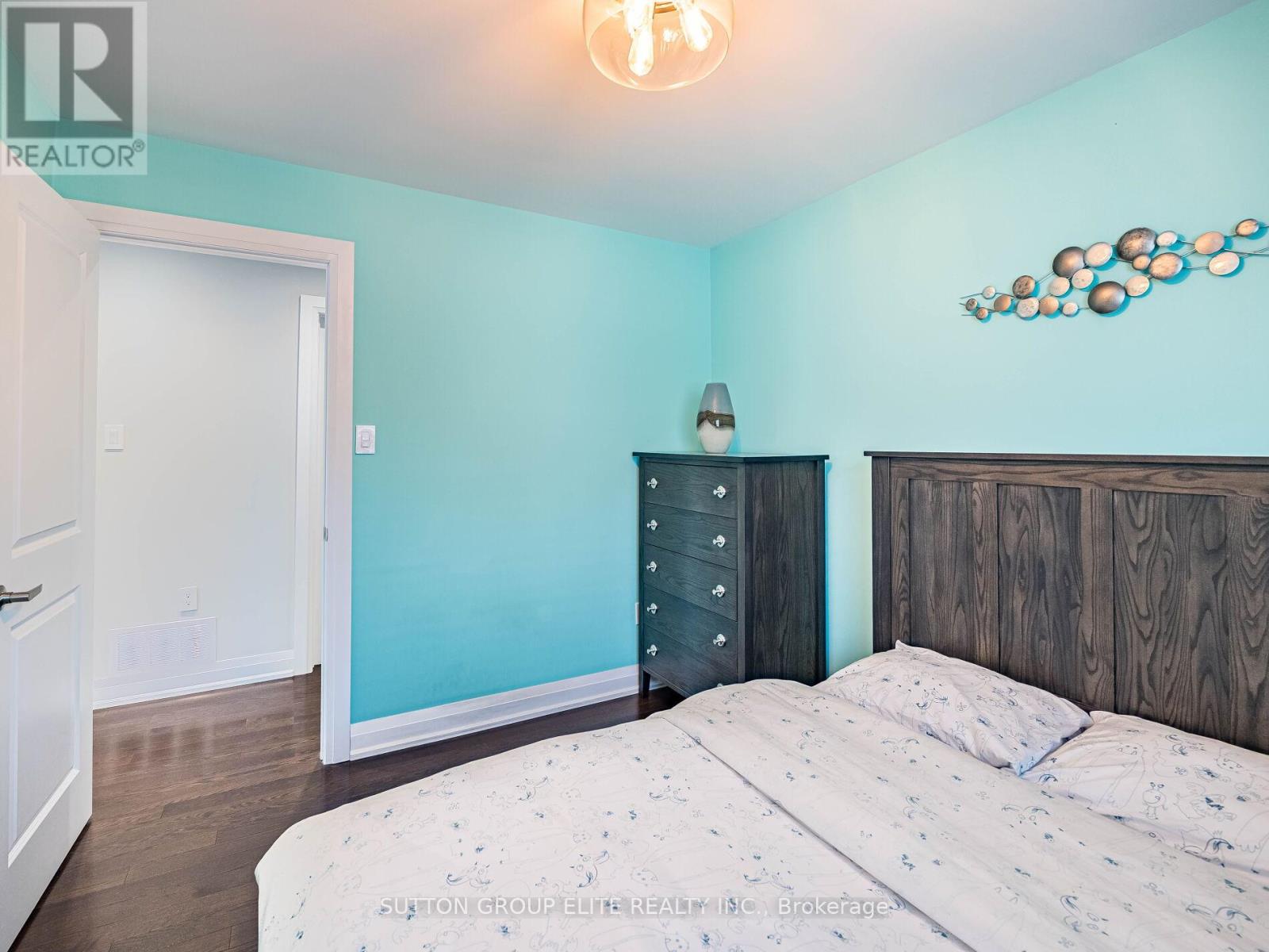 852 Consort Crescent, Mississauga, Ontario  L5C 1J9 - Photo 19 - W12212339
