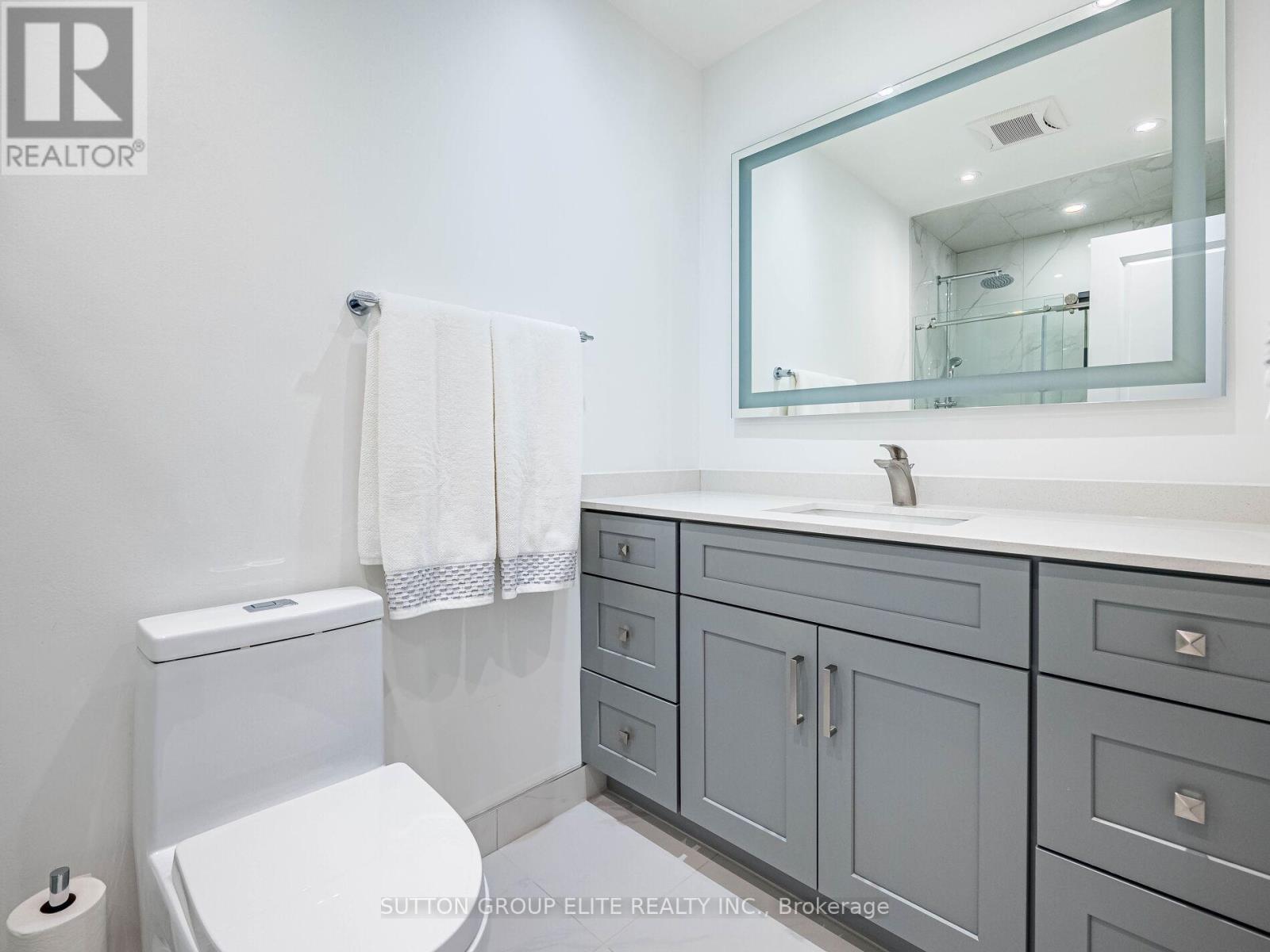 852 Consort Crescent, Mississauga, Ontario  L5C 1J9 - Photo 22 - W12212339