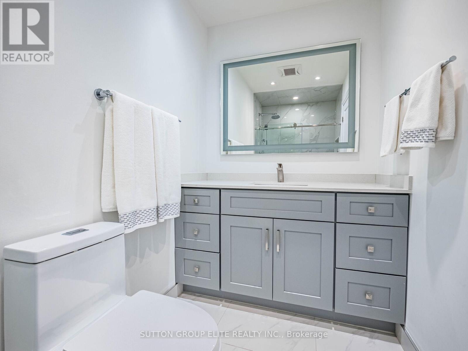 852 Consort Crescent, Mississauga, Ontario  L5C 1J9 - Photo 24 - W12212339