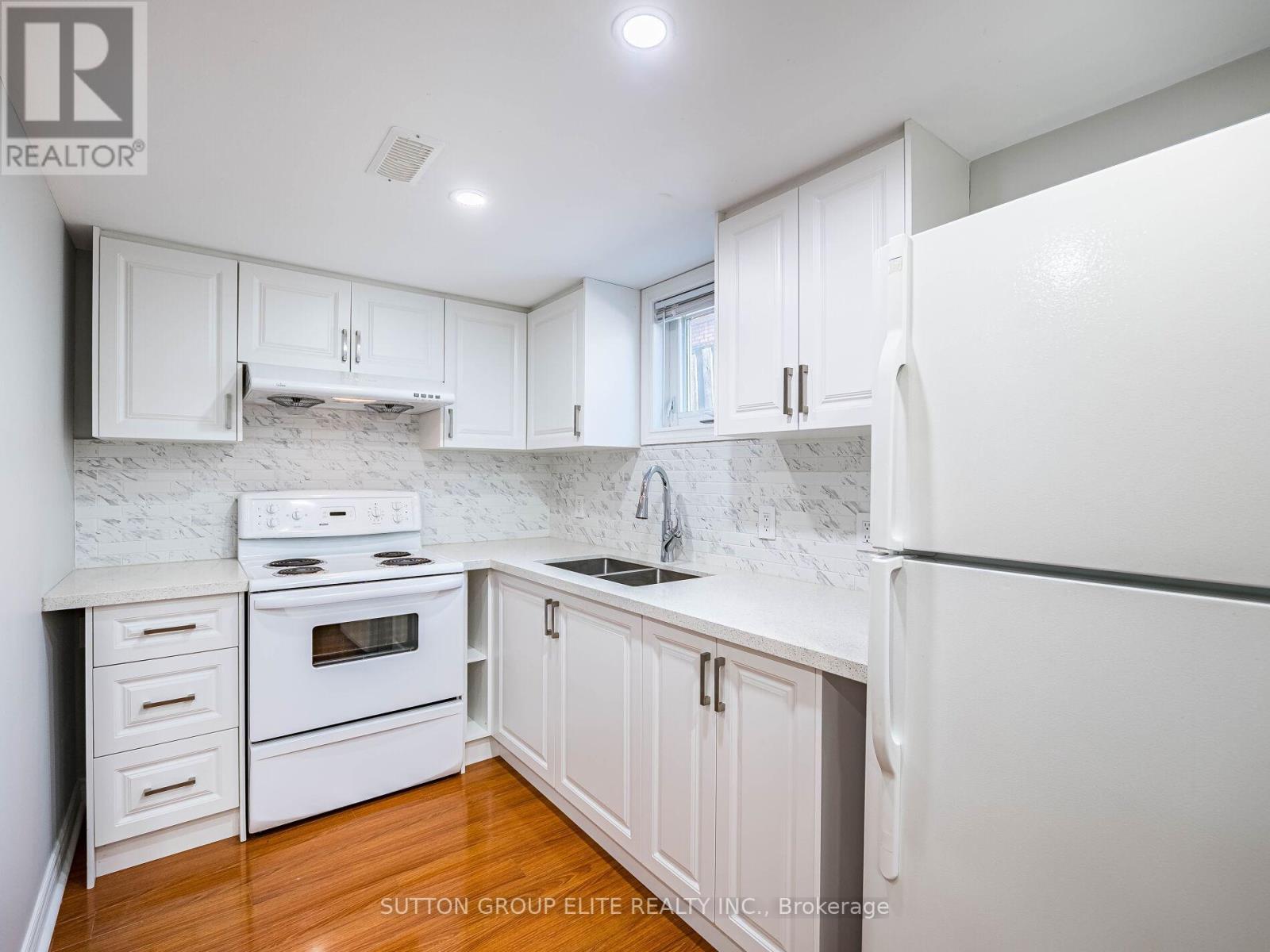 852 Consort Crescent, Mississauga, Ontario  L5C 1J9 - Photo 29 - W12212339