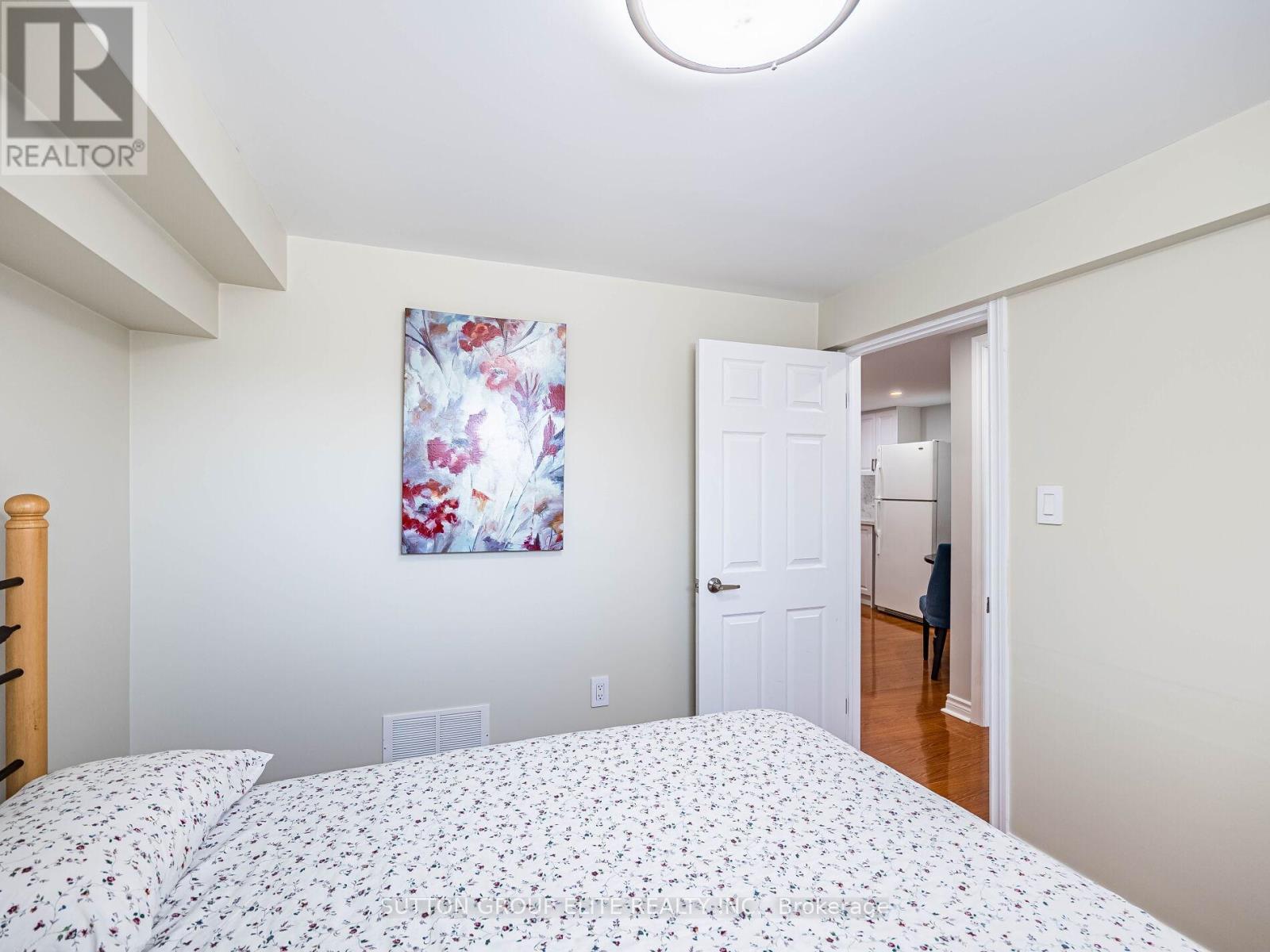 852 Consort Crescent, Mississauga, Ontario  L5C 1J9 - Photo 31 - W12212339