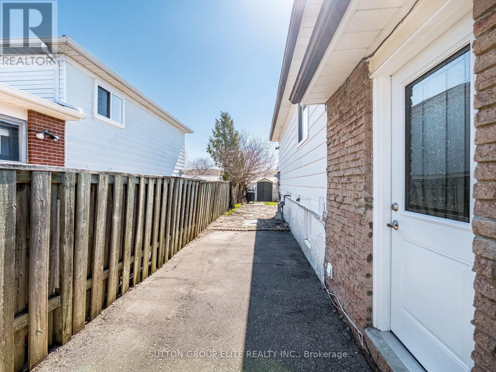 852 Consort Crescent, Mississauga, Ontario  L5C 1J9 - Photo 38 - W12212339