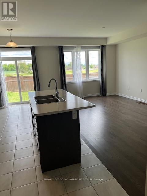 240 Explorer Way, Thorold, Ontario  L2V 0K2 - Photo 6 - X12212228