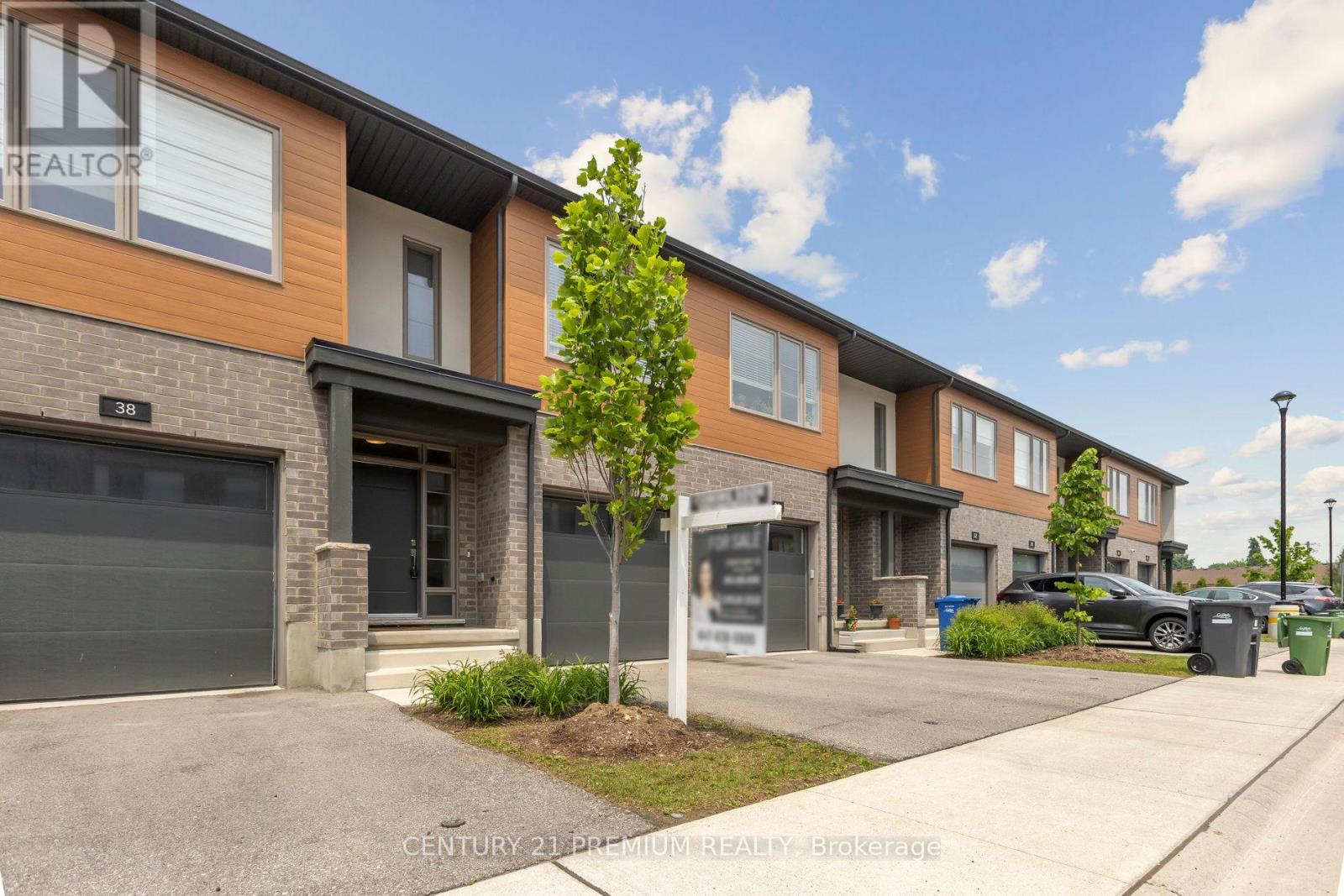 29 - 36 Steel Crescent, Guelph (St. Patrick's Ward), Ontario  N1E 0S7 - Photo 4 - X12212272