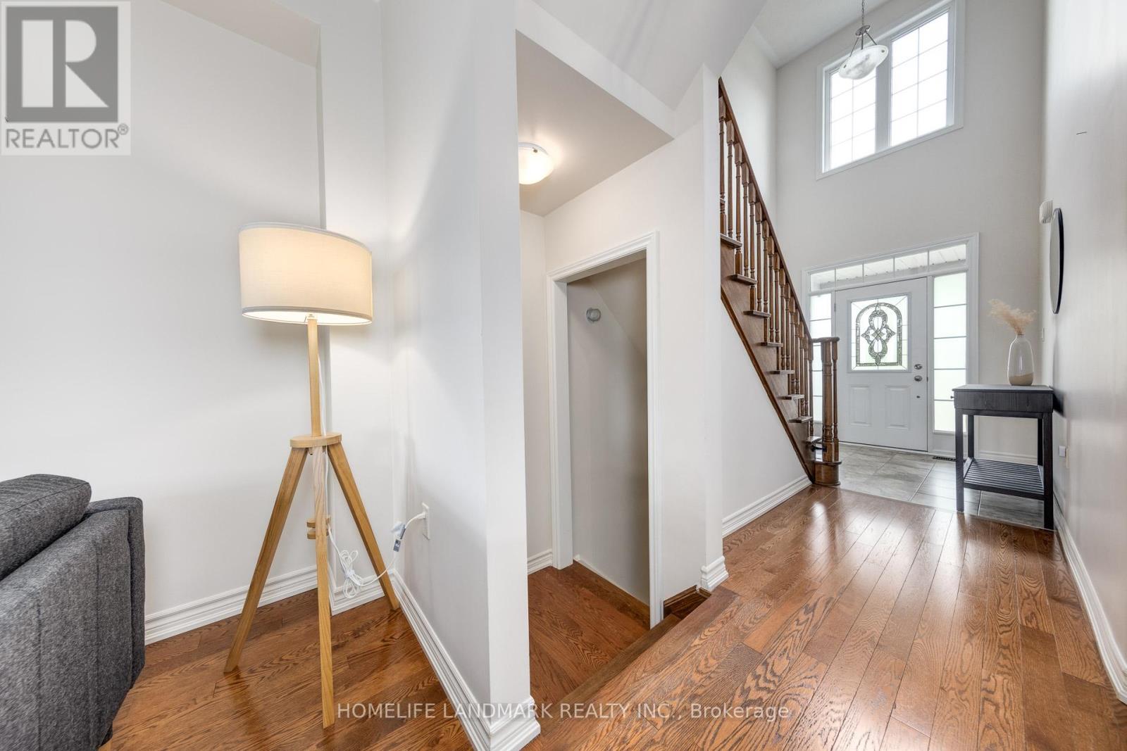 592 Settlers Ridge, Peterborough North (North), Ontario  K9L 0E6 - Photo 4 - X12212324