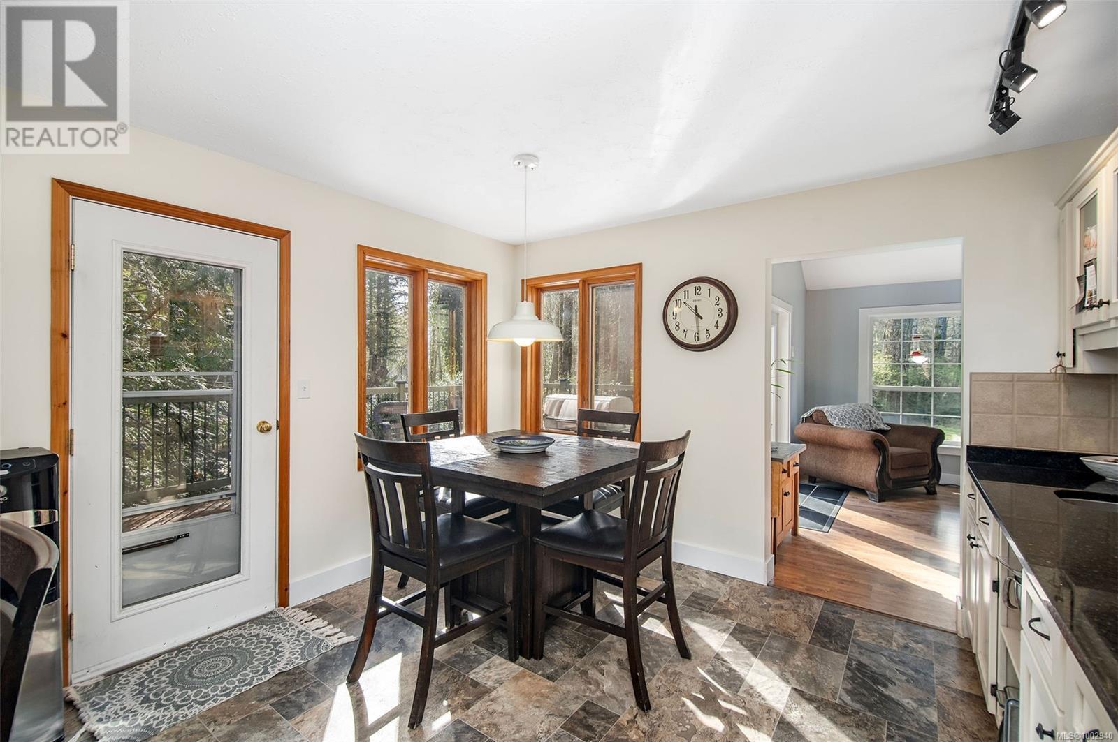 3835 James Cres, Black Creek, British Columbia  V9J 1G1 - Photo 12 - 1002940