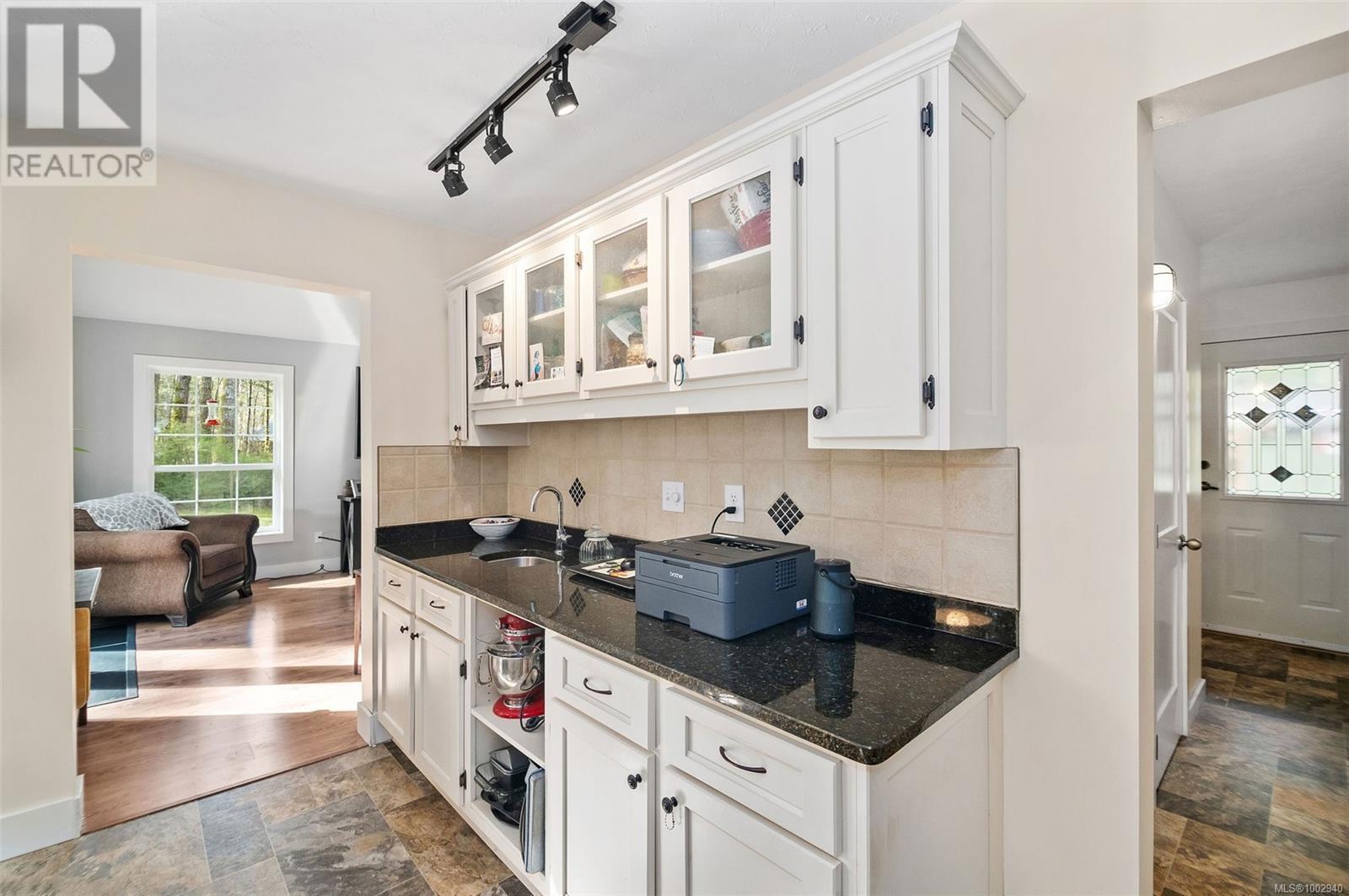 3835 James Cres, Black Creek, British Columbia  V9J 1G1 - Photo 13 - 1002940