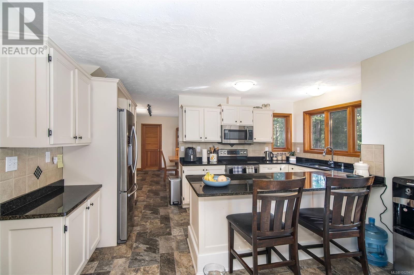 3835 James Cres, Black Creek, British Columbia  V9J 1G1 - Photo 3 - 1002940