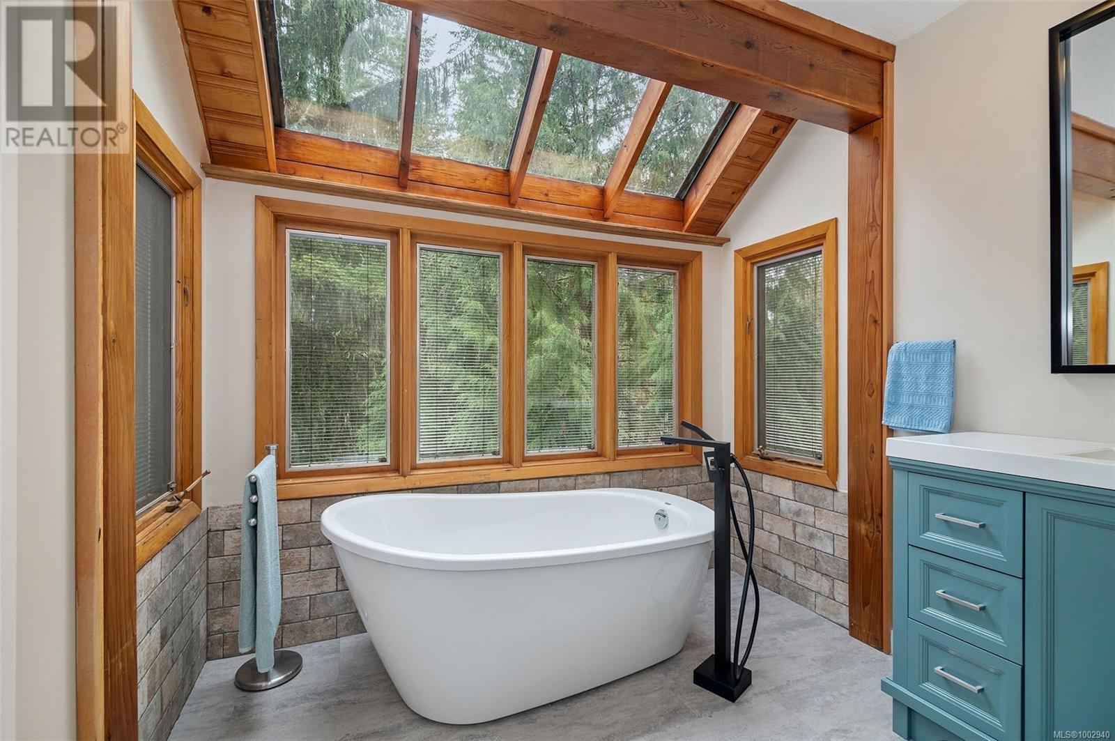 3835 James Cres, Black Creek, British Columbia  V9J 1G1 - Photo 5 - 1002940