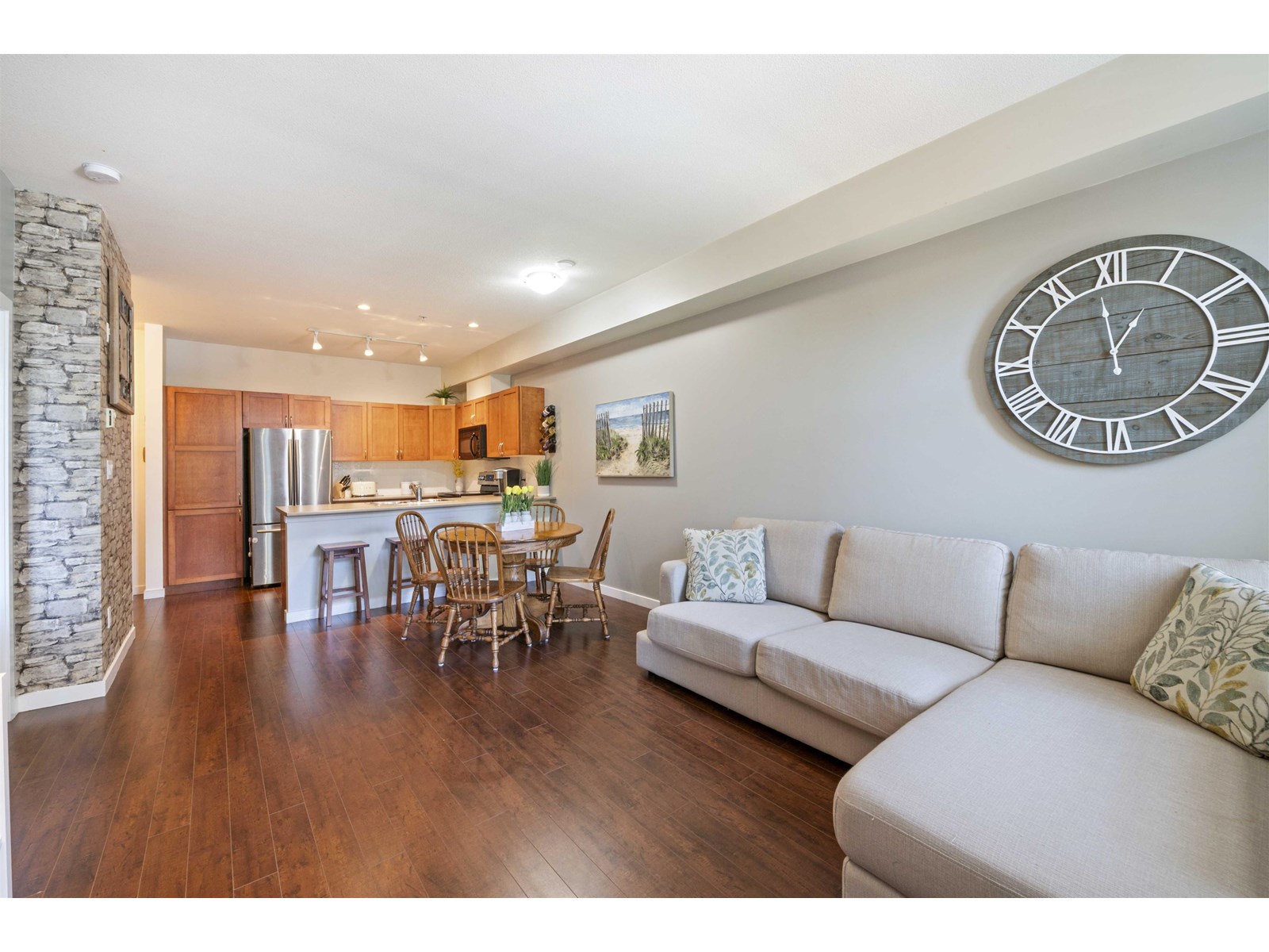 302 33318 E Bourquin Crescent, Abbotsford, British Columbia  V2S 0A6 - Photo 3 - R3012745
