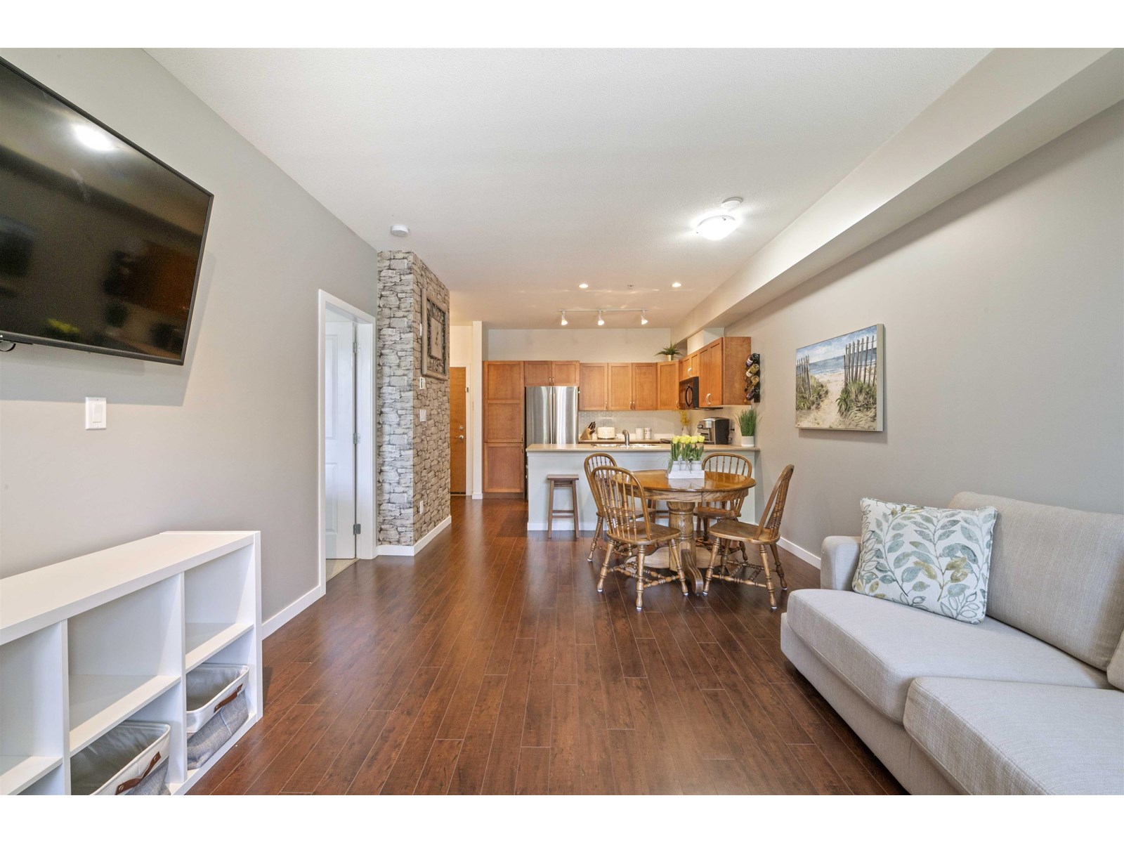302 33318 E Bourquin Crescent, Abbotsford, British Columbia  V2S 0A6 - Photo 2 - R3012745