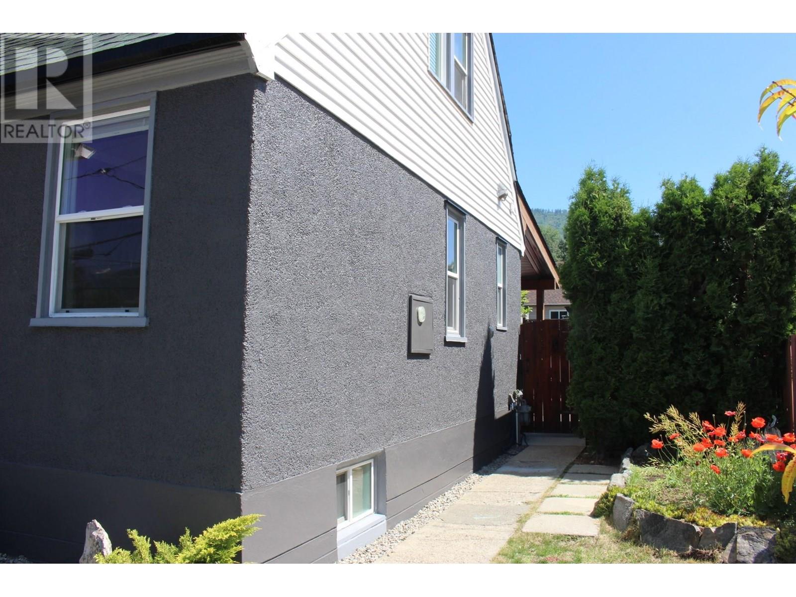 1317 Columbia Avenue, Trail, British Columbia  V1R 1J5 - Photo 4 - 10351507