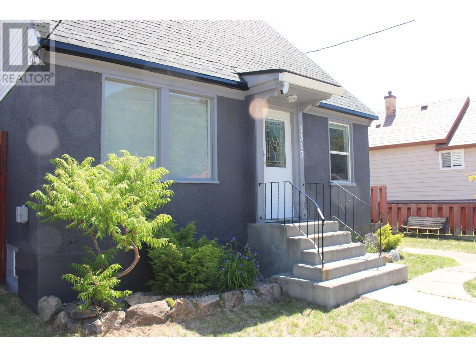 1317 Columbia Avenue, Trail, British Columbia  V1R 1J5 - Photo 2 - 10351507