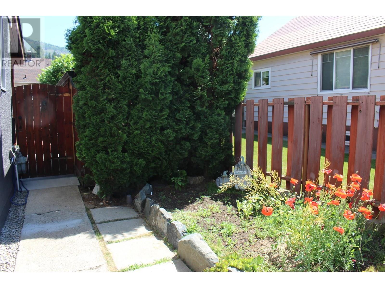 1317 Columbia Avenue, Trail, British Columbia  V1R 1J5 - Photo 5 - 10351507