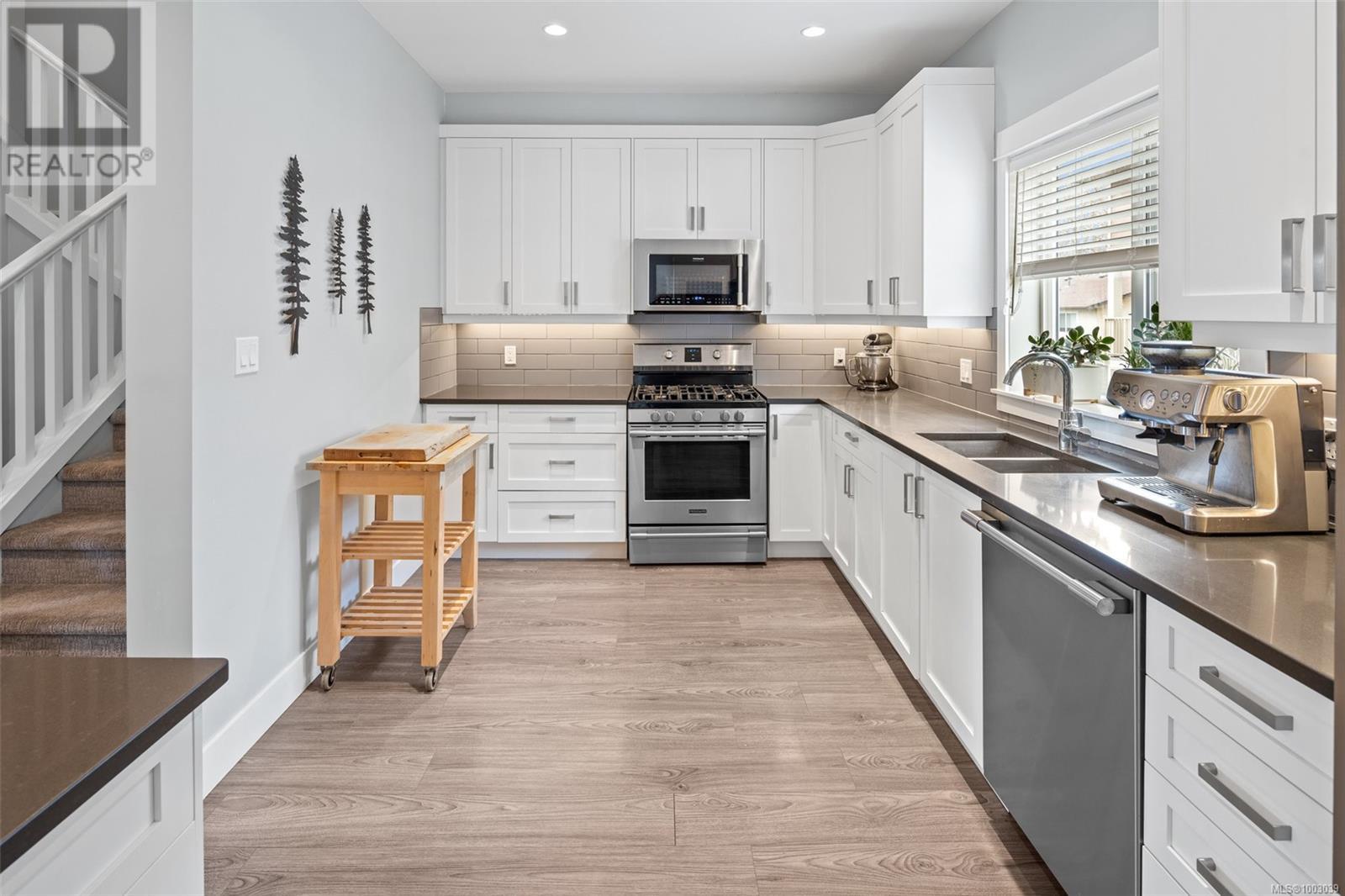 4 2923 Shelbourne St, Victoria, British Columbia  V8R 4M7 - Photo 12 - 1003039