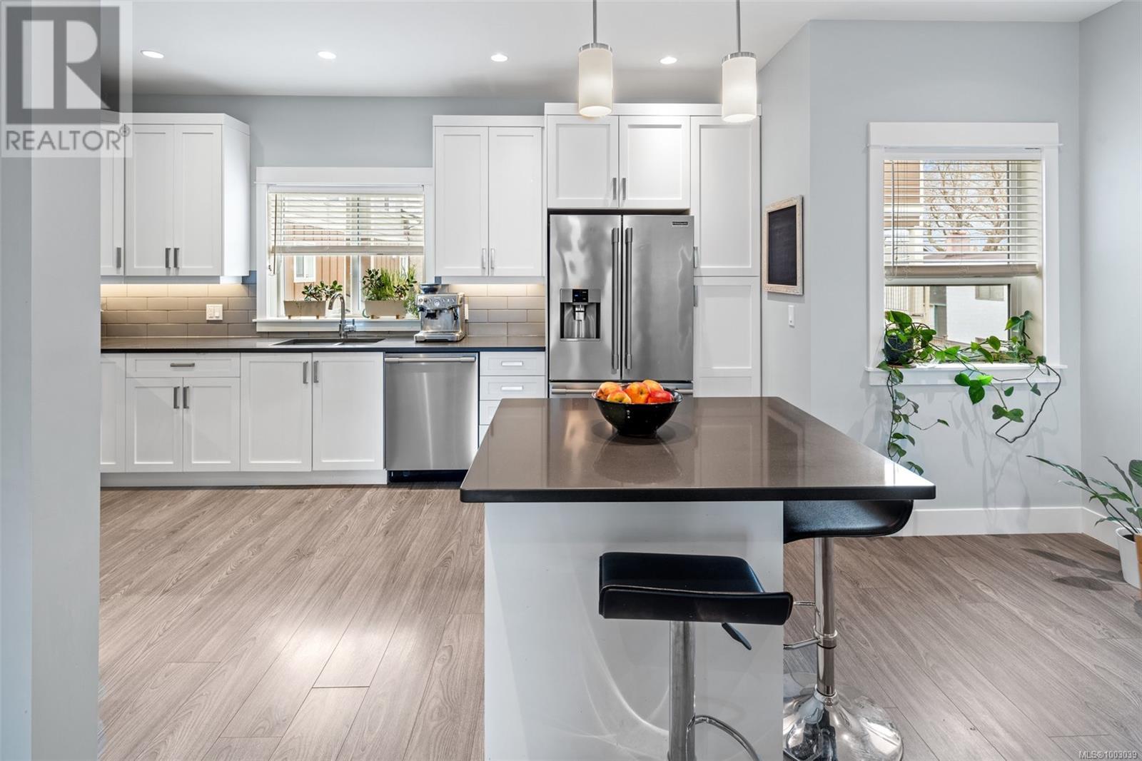 4 2923 Shelbourne St, Victoria, British Columbia  V8R 4M7 - Photo 13 - 1003039