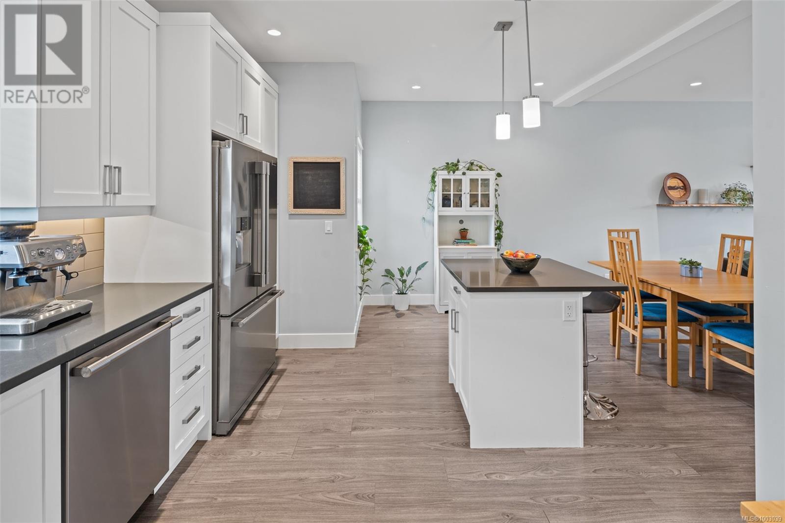 4 2923 Shelbourne St, Victoria, British Columbia  V8R 4M7 - Photo 14 - 1003039