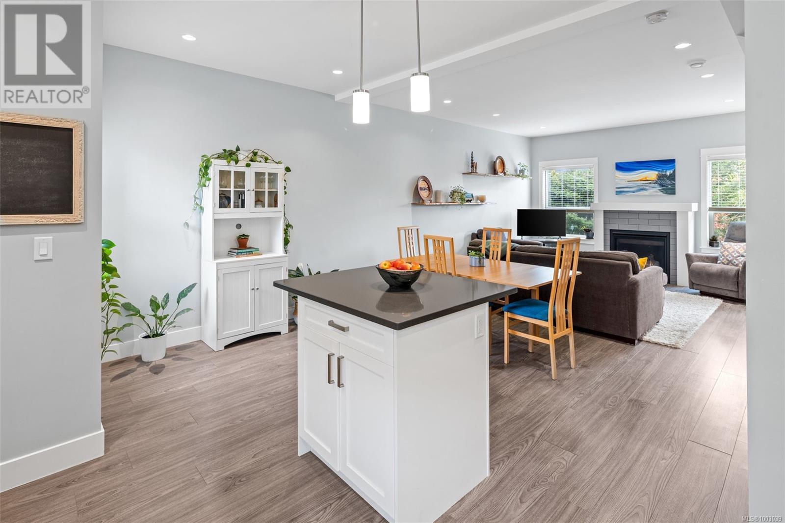 4 2923 Shelbourne St, Victoria, British Columbia  V8R 4M7 - Photo 15 - 1003039