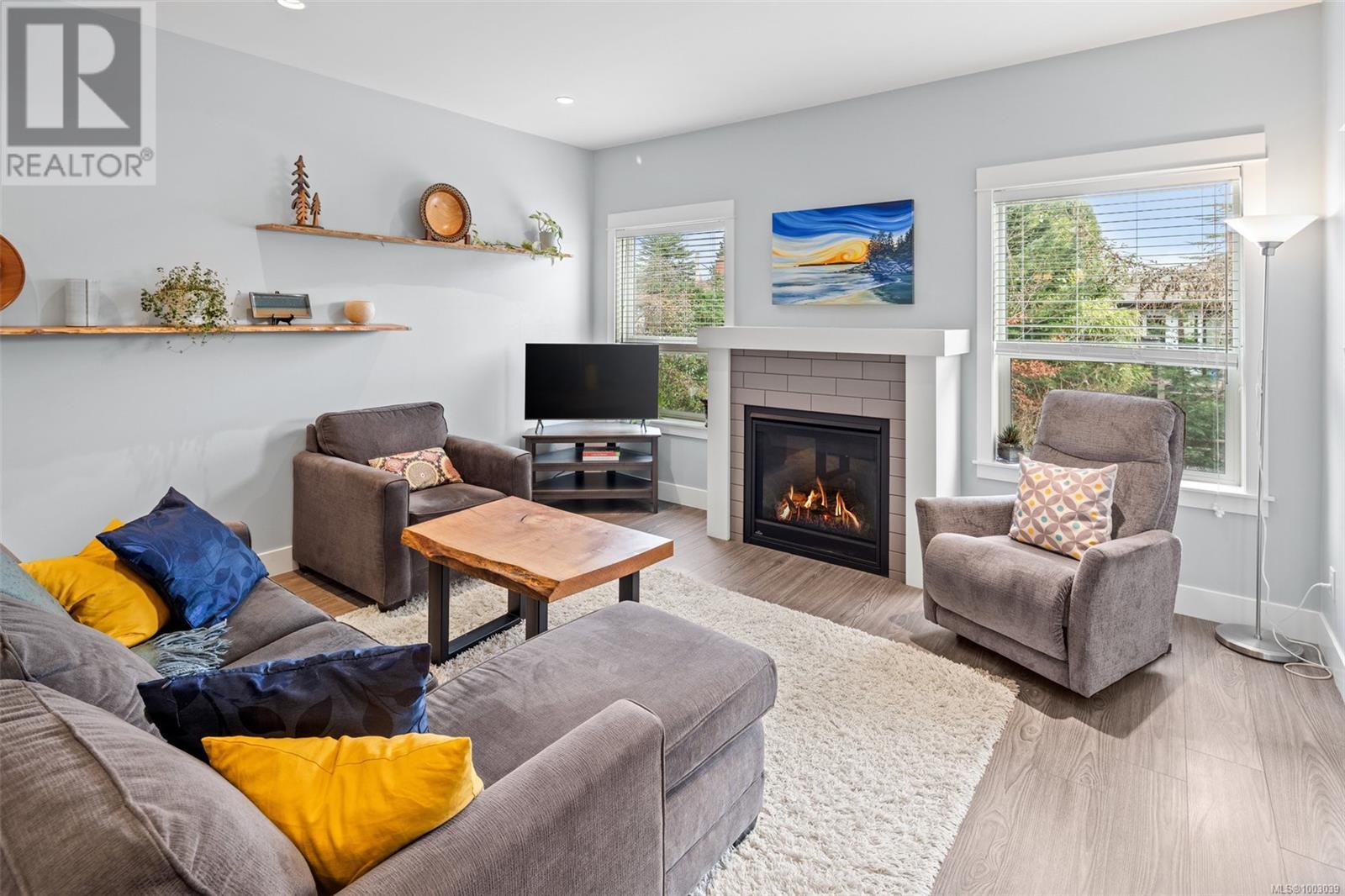 4 2923 Shelbourne St, Victoria, British Columbia  V8R 4M7 - Photo 2 - 1003039