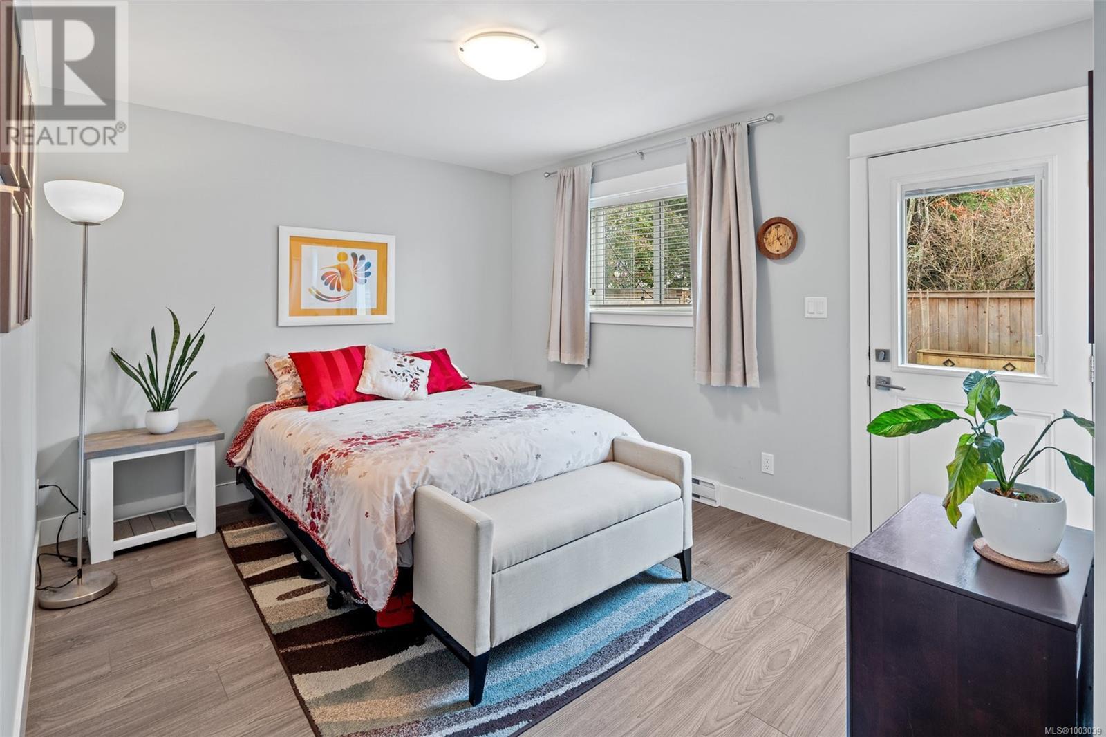 4 2923 Shelbourne St, Victoria, British Columbia  V8R 4M7 - Photo 25 - 1003039