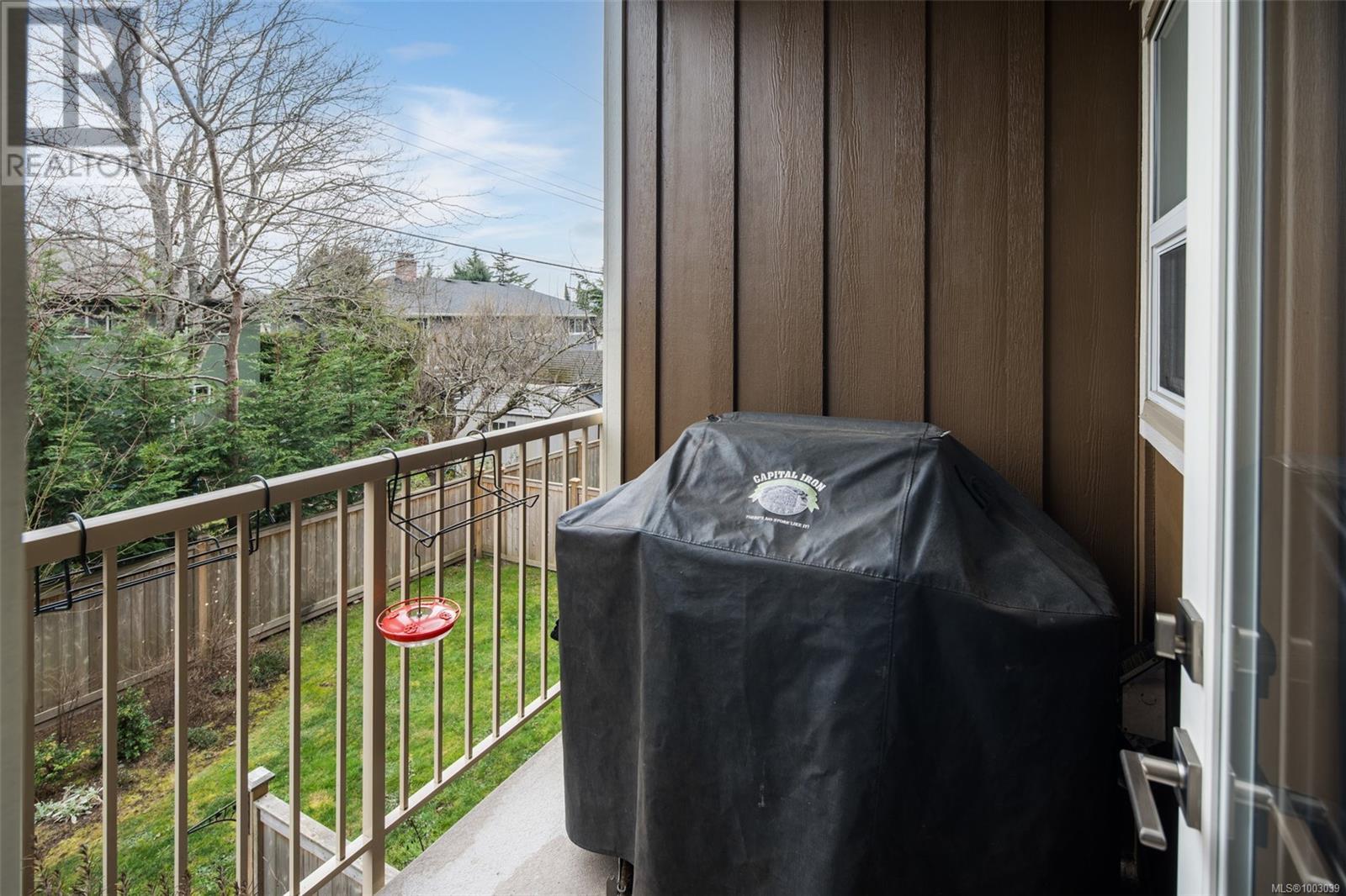 4 2923 Shelbourne St, Victoria, British Columbia  V8R 4M7 - Photo 29 - 1003039
