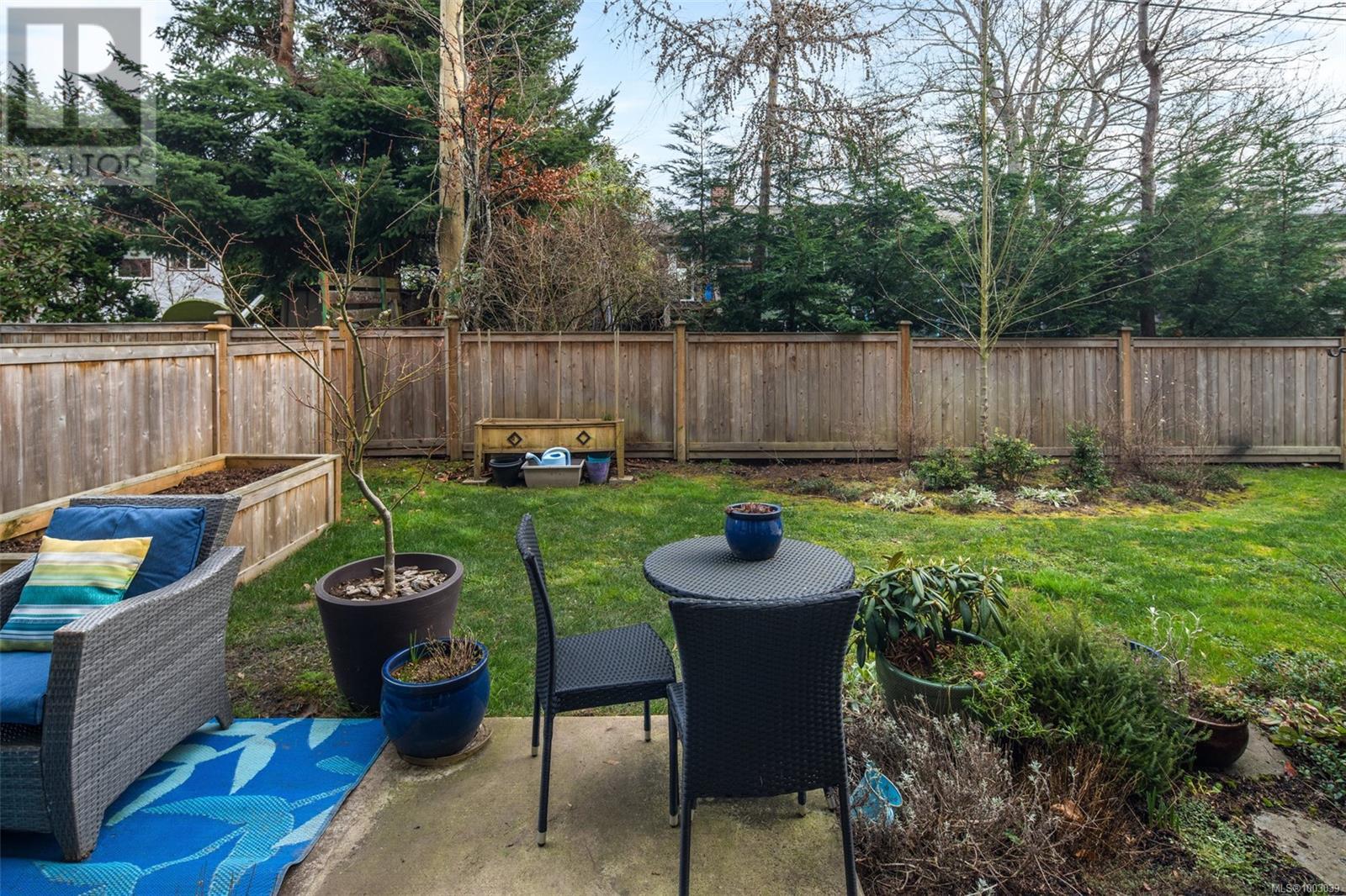 4 2923 Shelbourne St, Victoria, British Columbia  V8R 4M7 - Photo 30 - 1003039