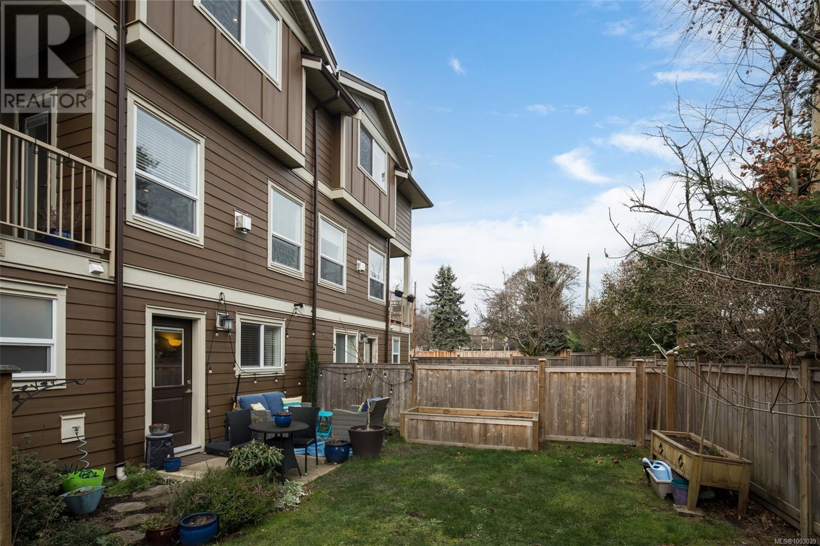 4 2923 Shelbourne St, Victoria, British Columbia  V8R 4M7 - Photo 32 - 1003039