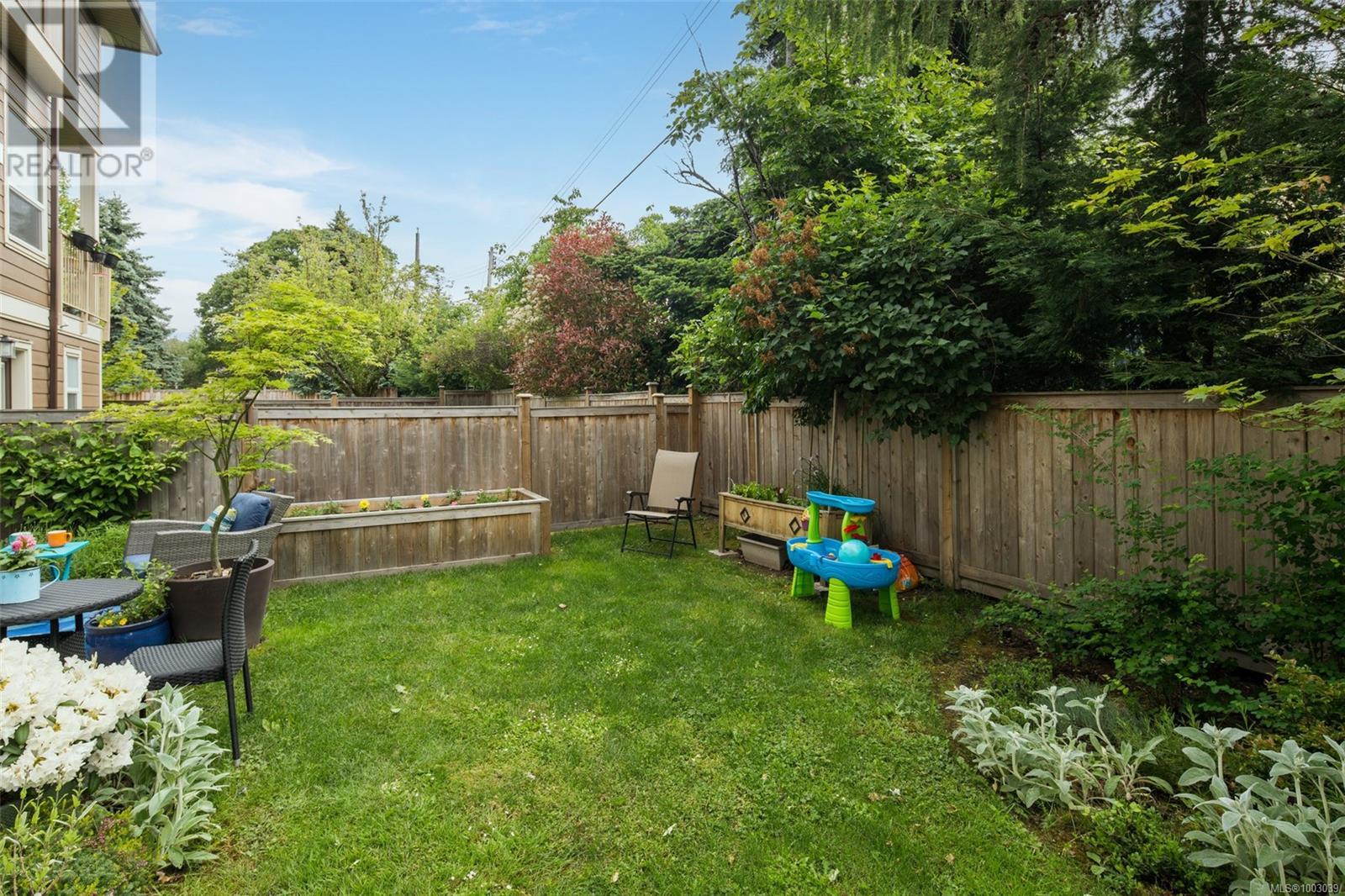 4 2923 Shelbourne St, Victoria, British Columbia  V8R 4M7 - Photo 36 - 1003039