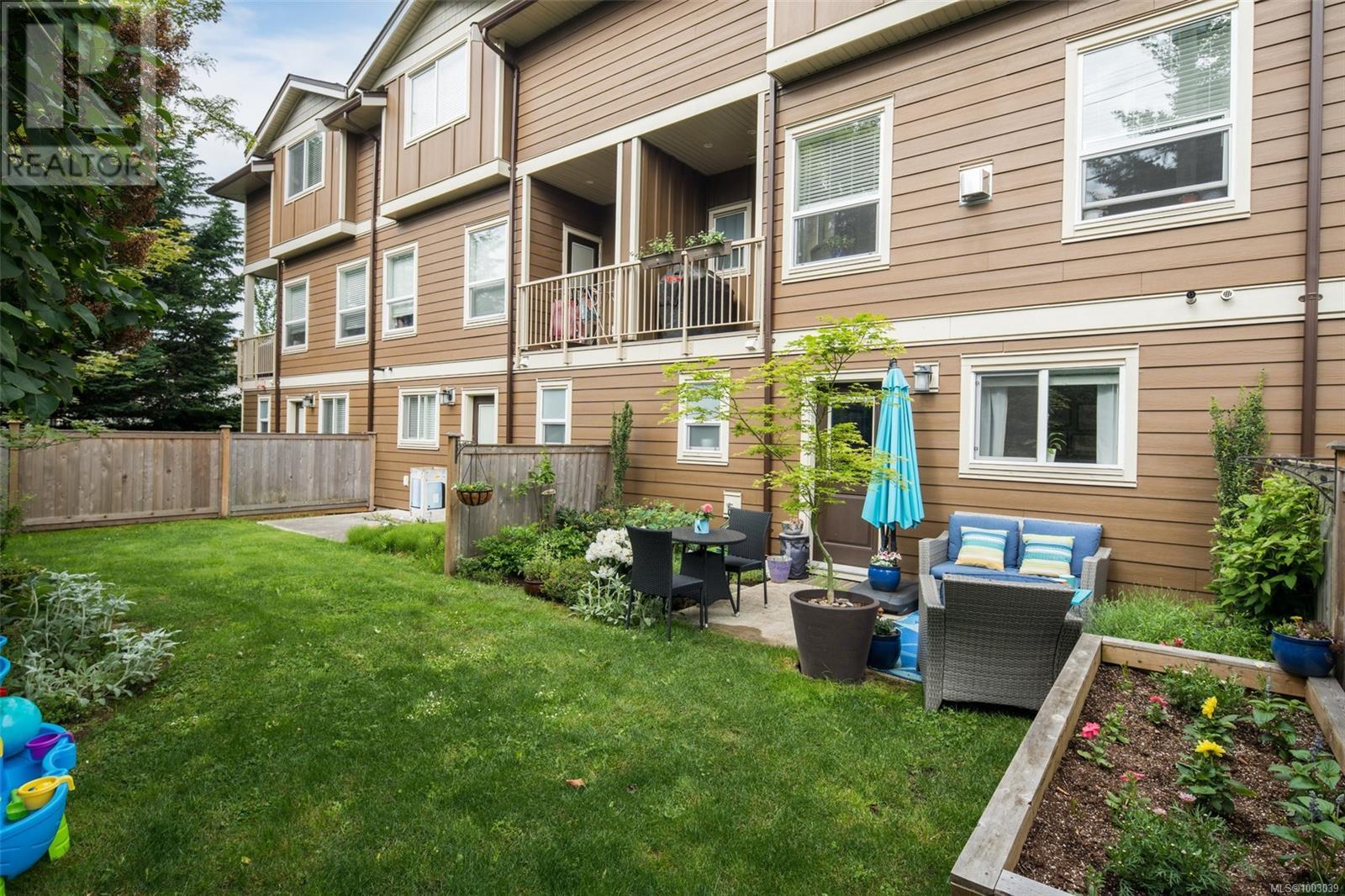 4 2923 Shelbourne St, Victoria, British Columbia  V8R 4M7 - Photo 38 - 1003039