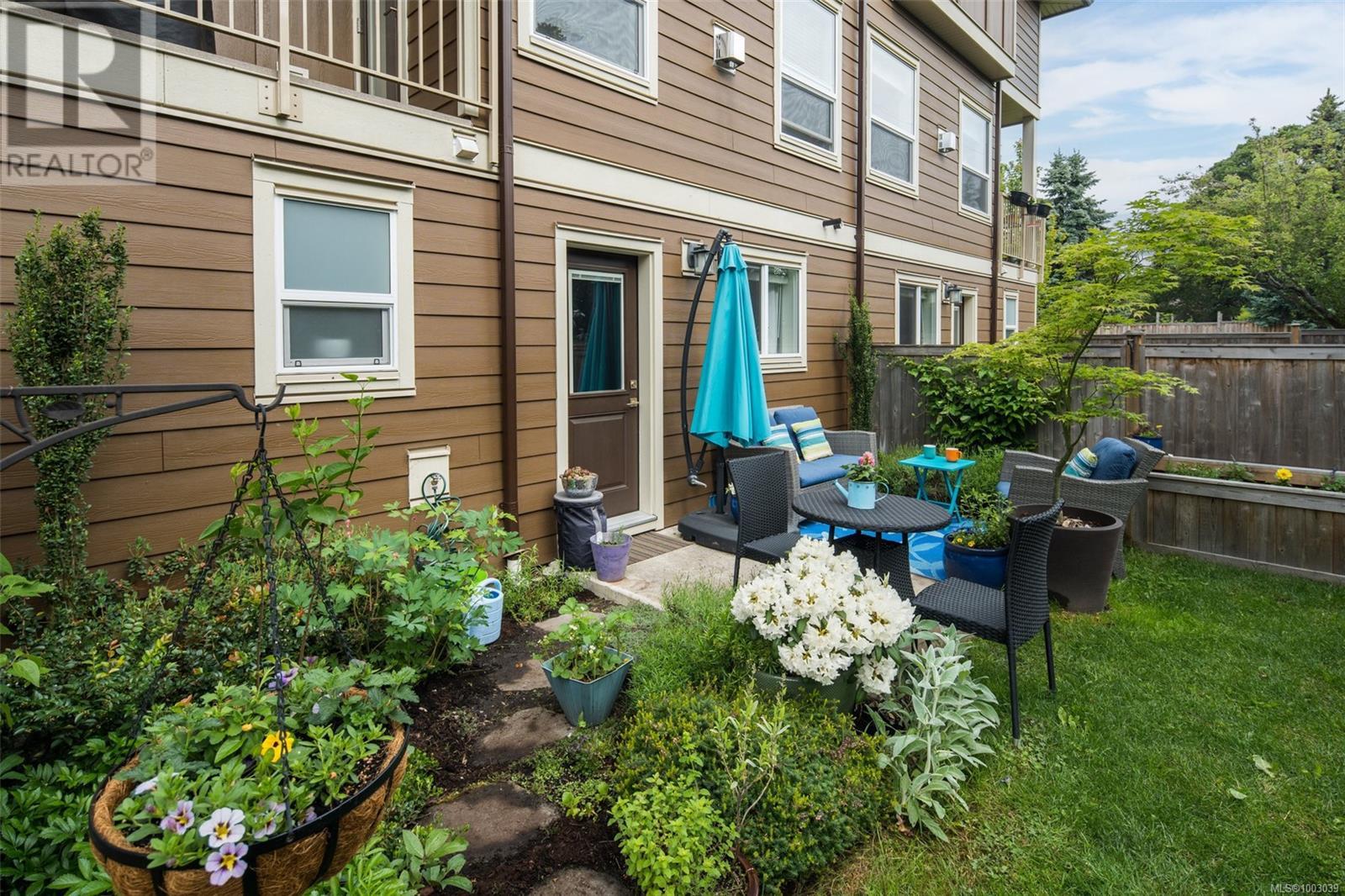 4 2923 Shelbourne St, Victoria, British Columbia  V8R 4M7 - Photo 39 - 1003039