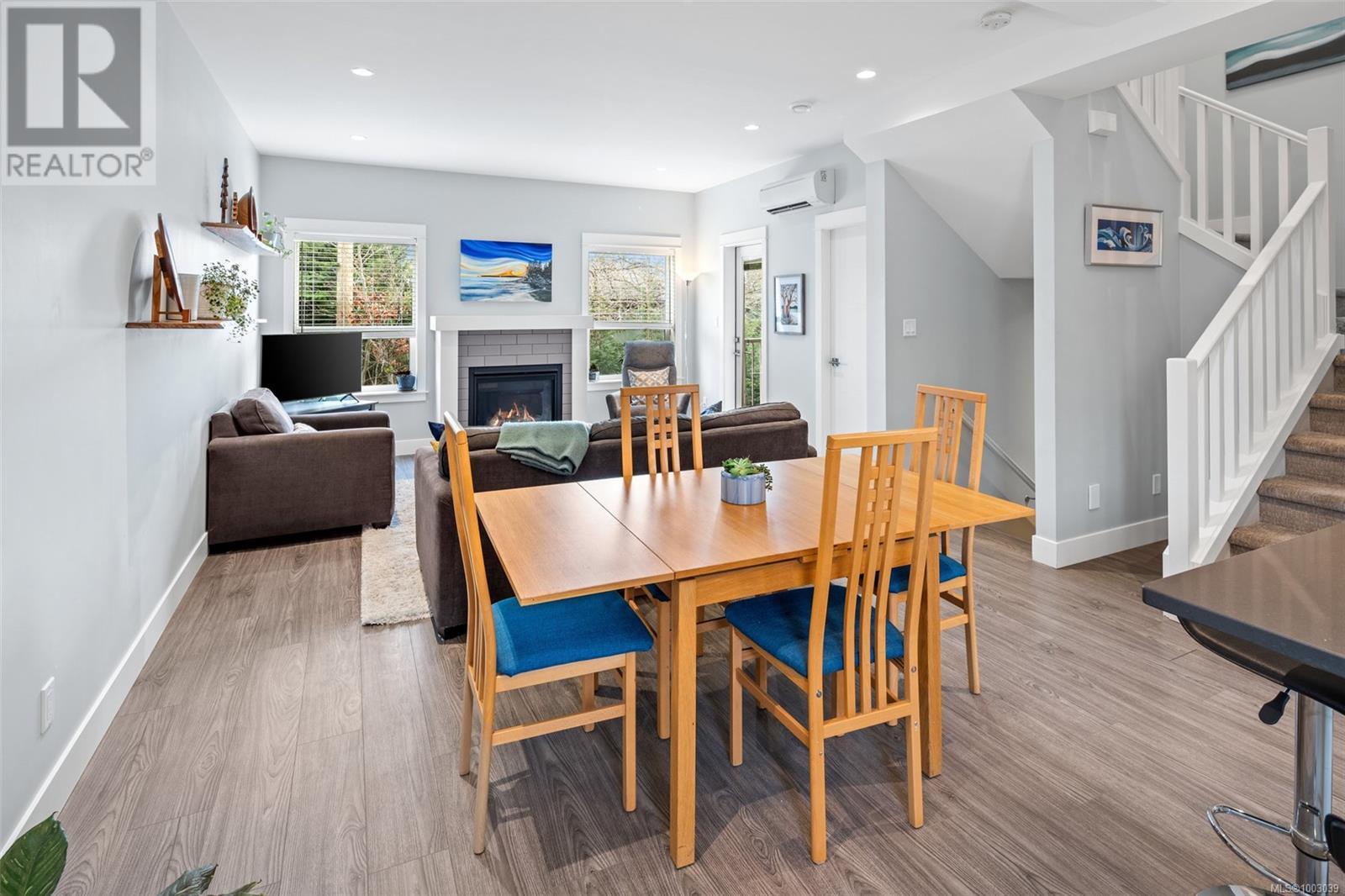 4 2923 Shelbourne St, Victoria, British Columbia  V8R 4M7 - Photo 4 - 1003039
