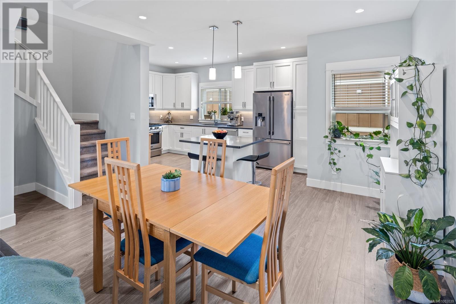 4 2923 Shelbourne St, Victoria, British Columbia  V8R 4M7 - Photo 5 - 1003039