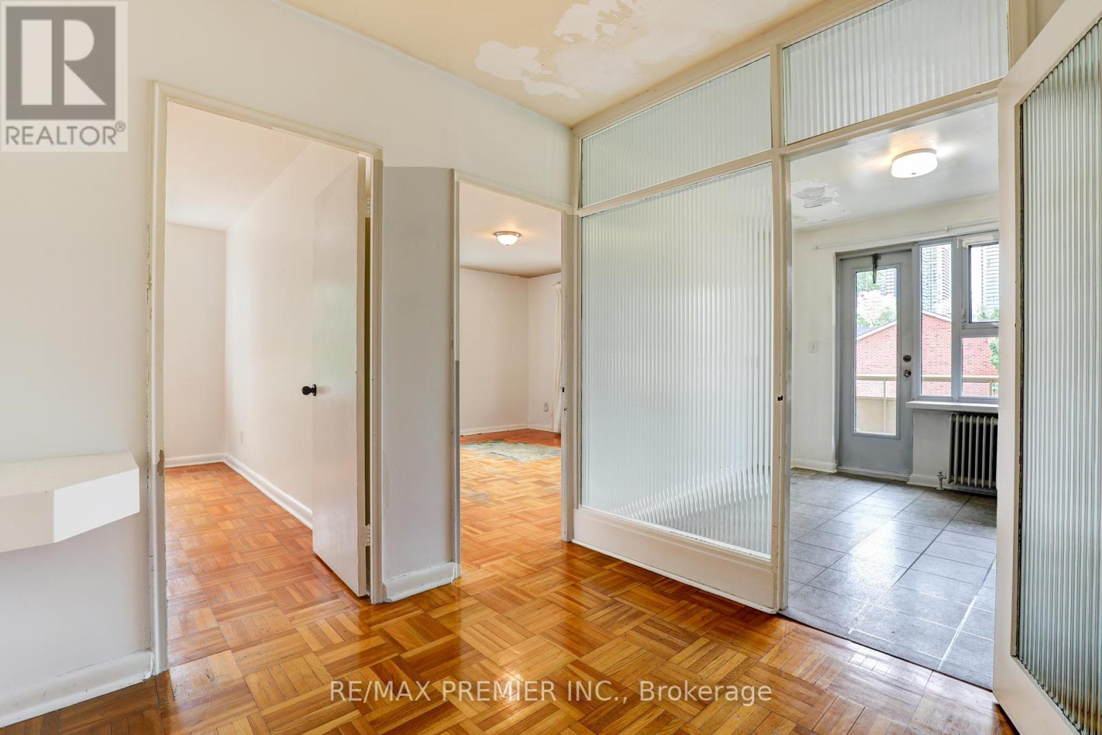 9 - 8 Corinth Gardens, Toronto (Mount Pleasant East), Ontario  M4P 2N5 - Photo 10 - C12212369