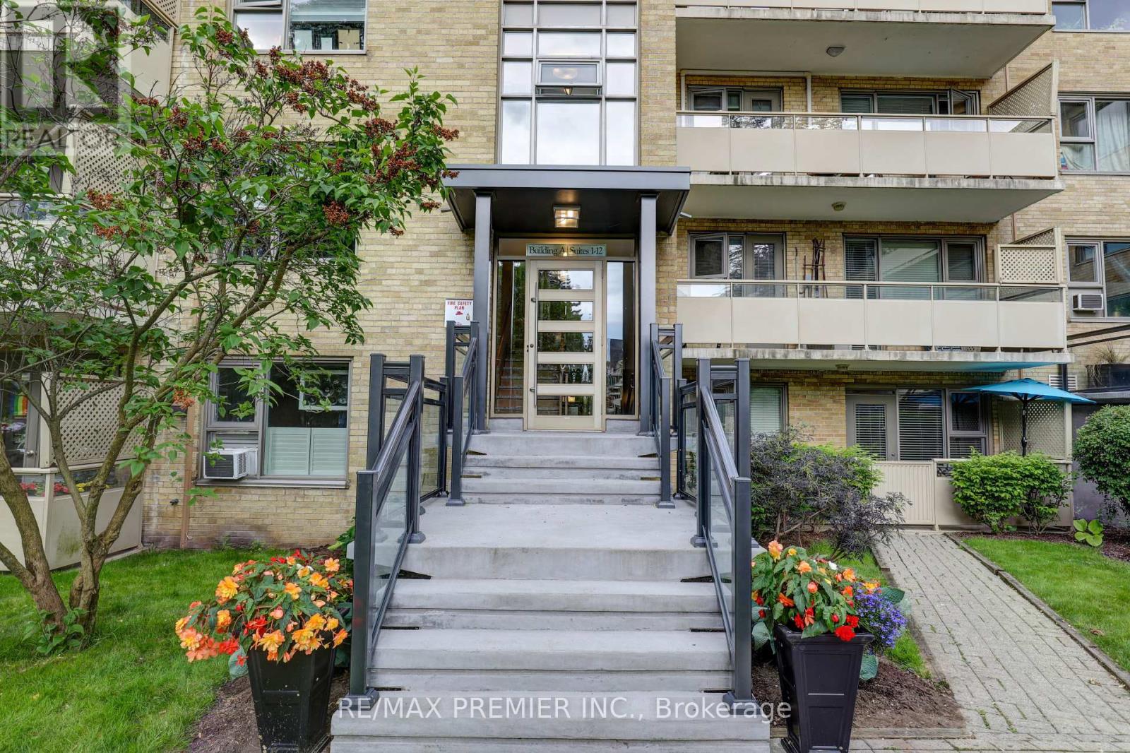 9 - 8 Corinth Gardens, Toronto (Mount Pleasant East), Ontario  M4P 2N5 - Photo 3 - C12212369