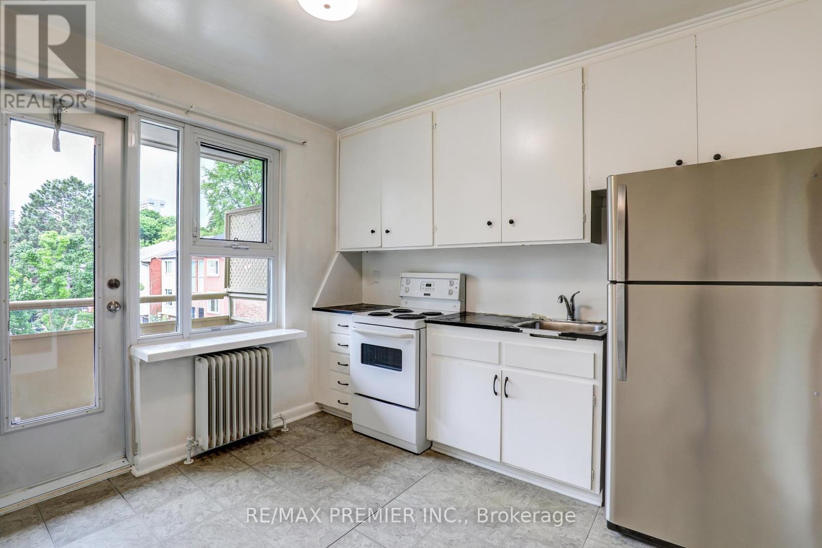 9 - 8 Corinth Gardens, Toronto (Mount Pleasant East), Ontario  M4P 2N5 - Photo 6 - C12212369